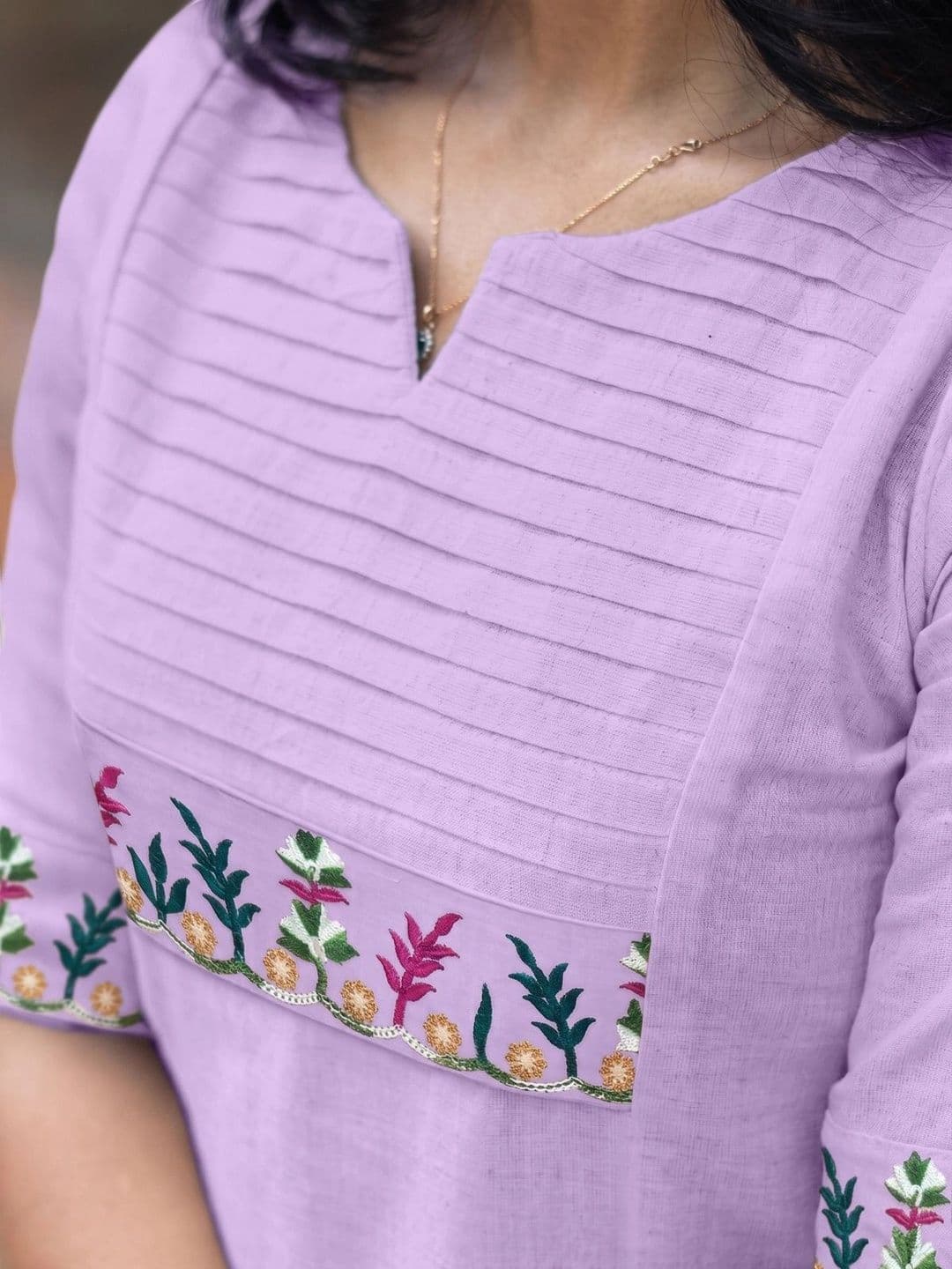 ZestLeaf Women Floral Embroidered Thread Work Floral Kurta thumbnail 3