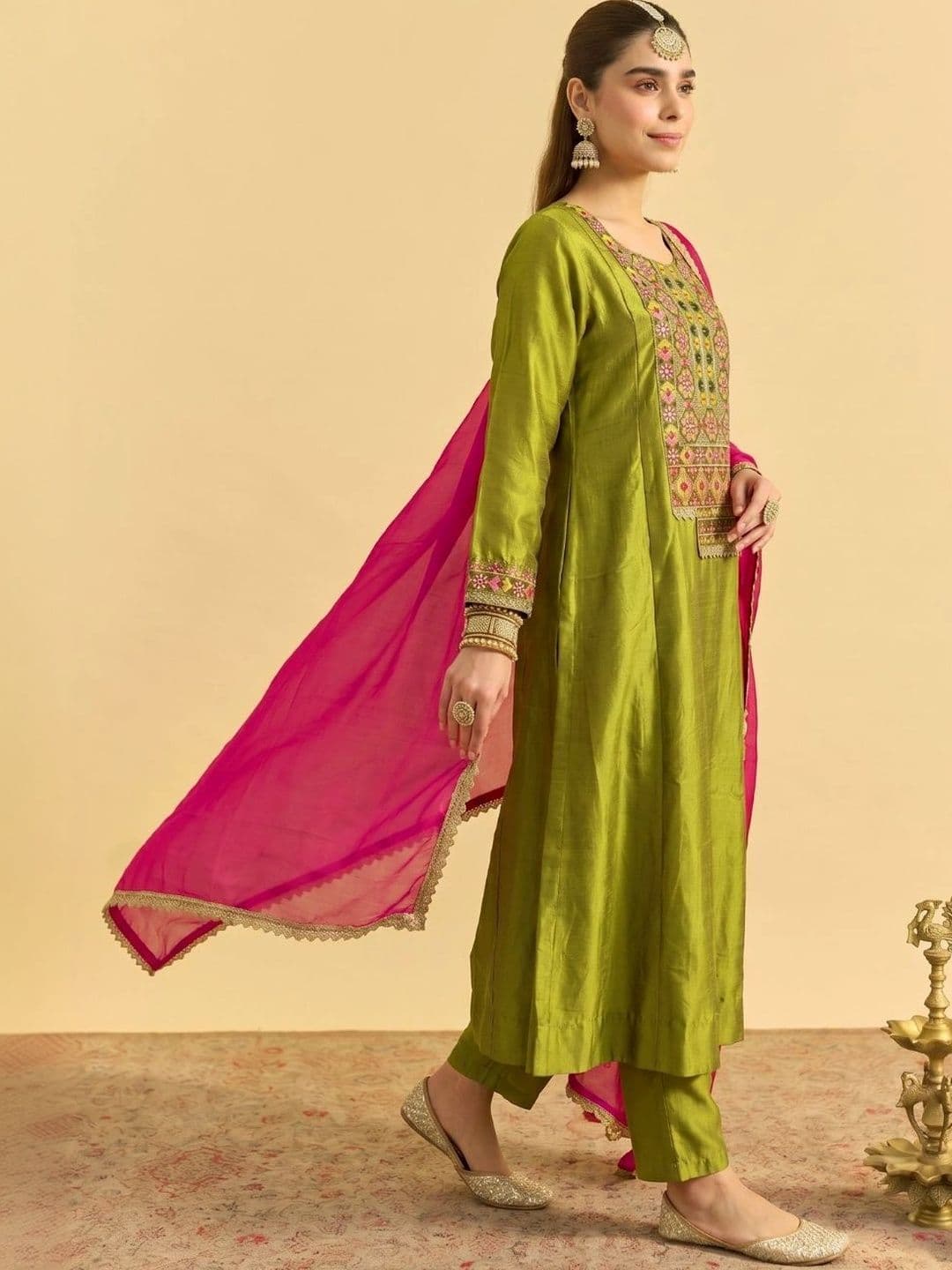HERE&NOW Women Ethnic Motifs Embroidered Regular Thread Work Pure Silk Kurta with Trousers & With Dupatta thumbnail 4