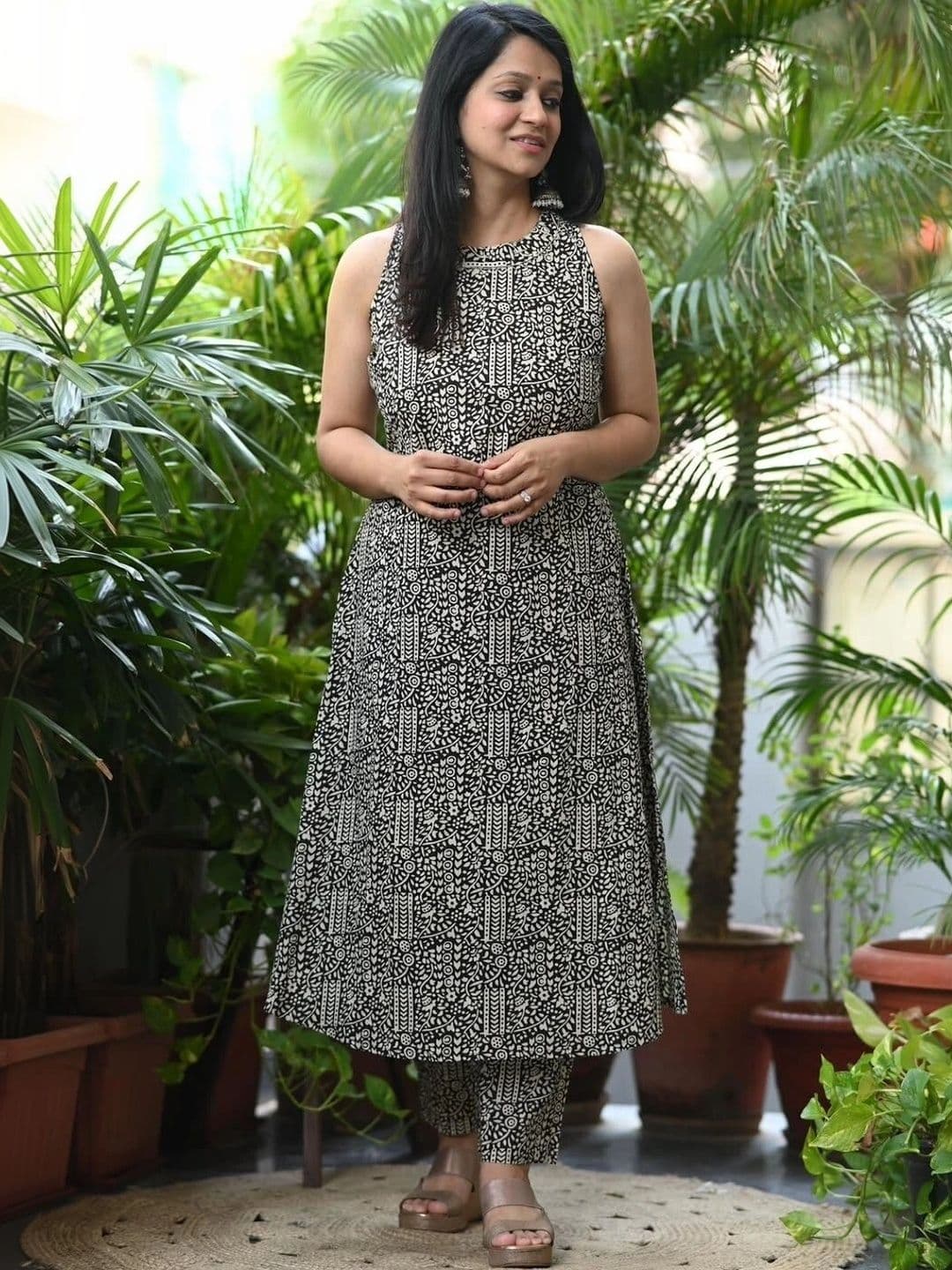MARIONETTEFASHION Printed Round Neck Pure Cotton A-Line Kurta & Trousers - view 1