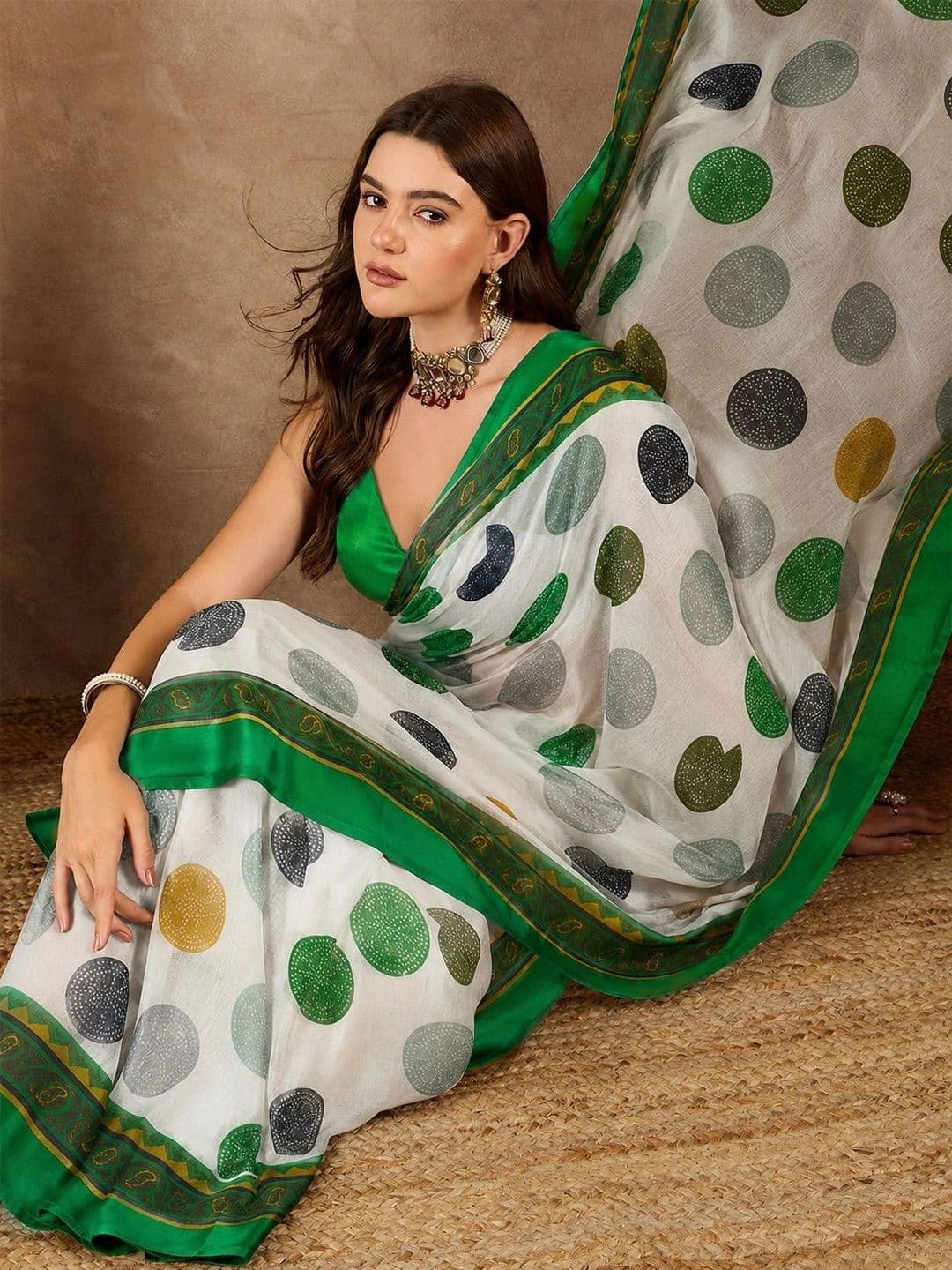 Sanwariya Silk Polka Dot Pure Georgette Saree thumbnail 4