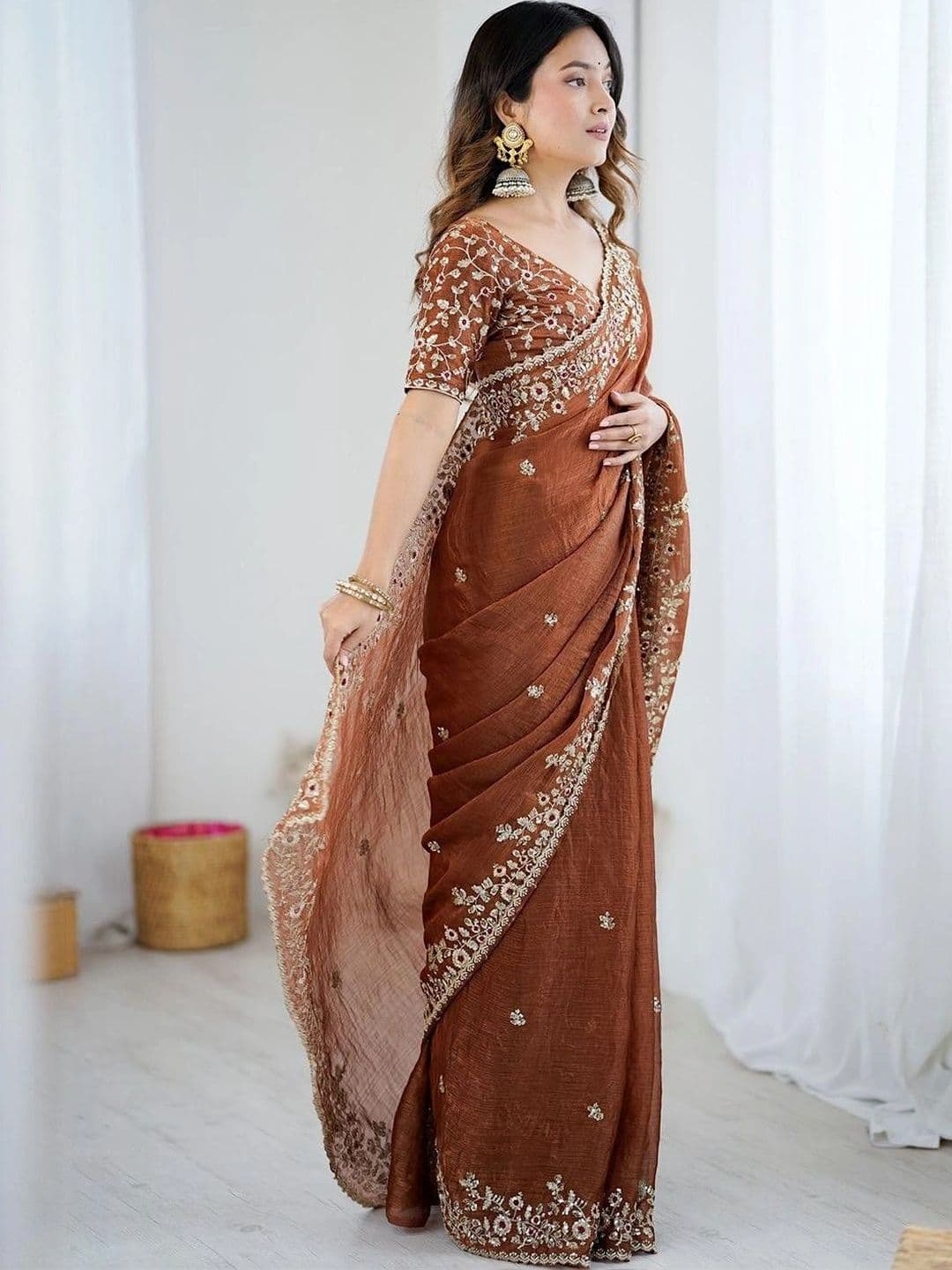 Jogmaya Fashion Floral Zari Silk Blend Designer Saree thumbnail 5