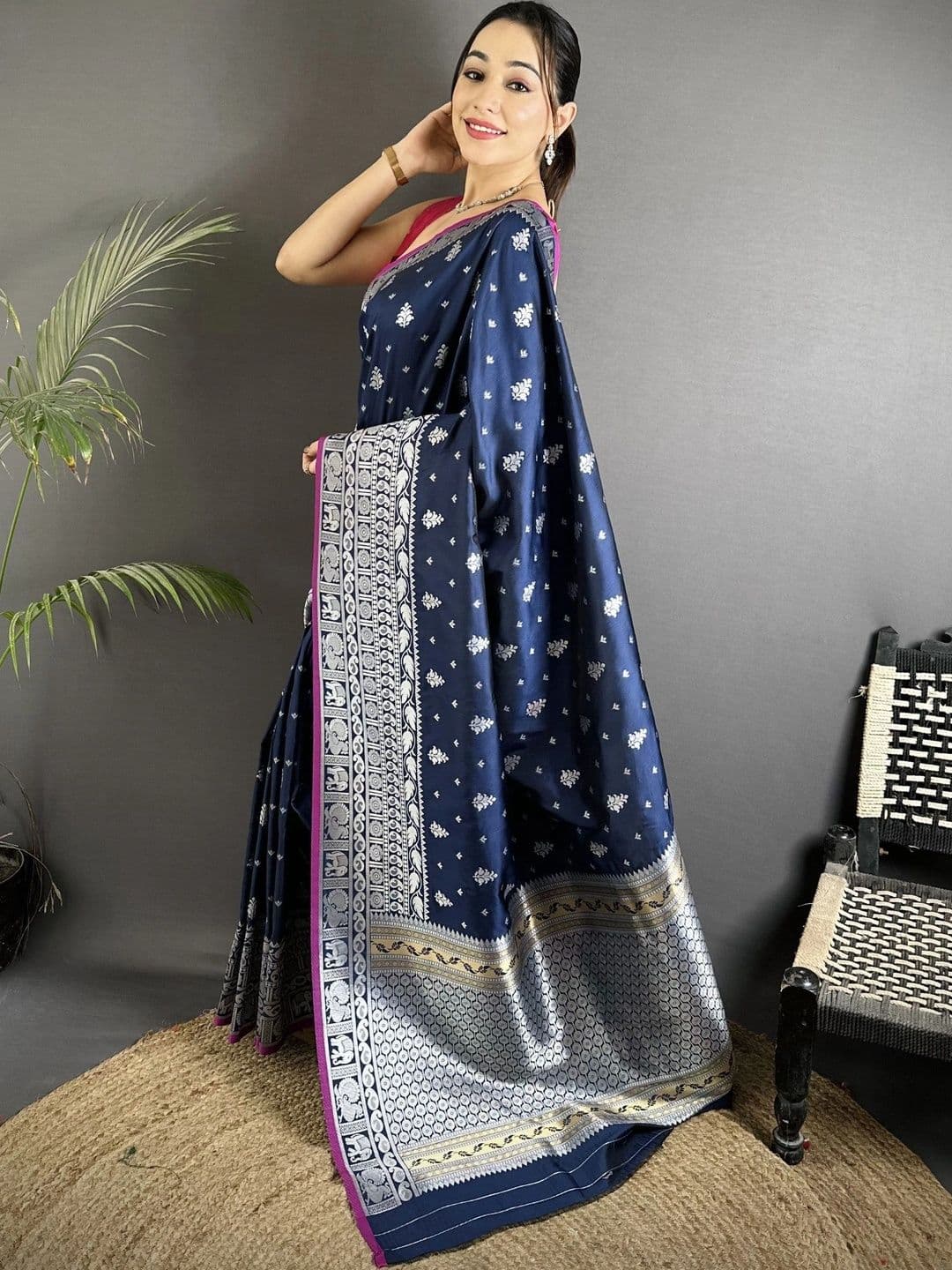 Moda Rapido Woven Design Zari Silk Blend Designer Banarasi Saree thumbnail 2