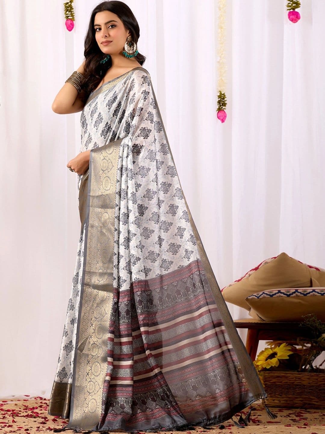Moda Rapido Ethnic Motifs Zari Silk Blend Designer Saree thumbnail 4