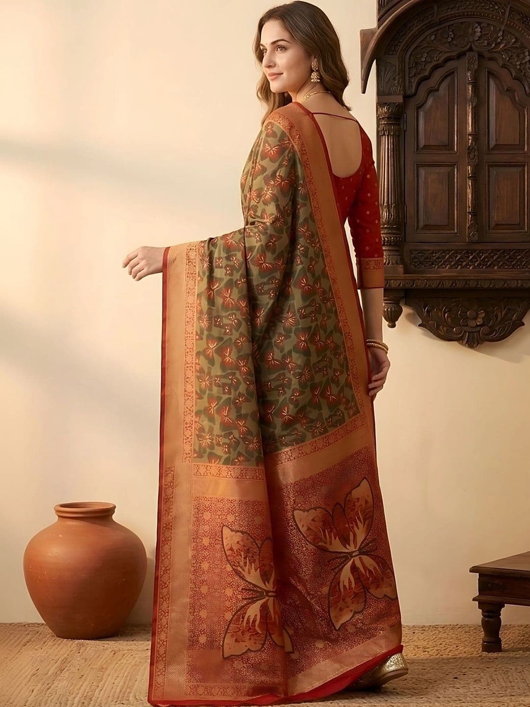 Urbanari Woven Design Zari Silk Blend Saree thumbnail 3