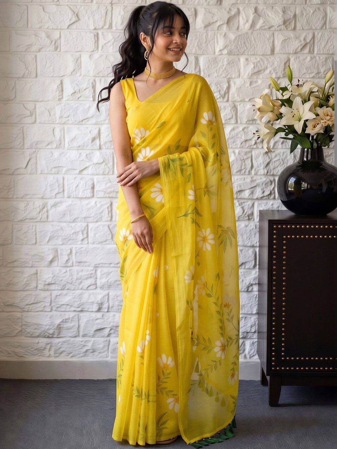 Anouk Floral Poly Georgette Designer Saree thumbnail 2