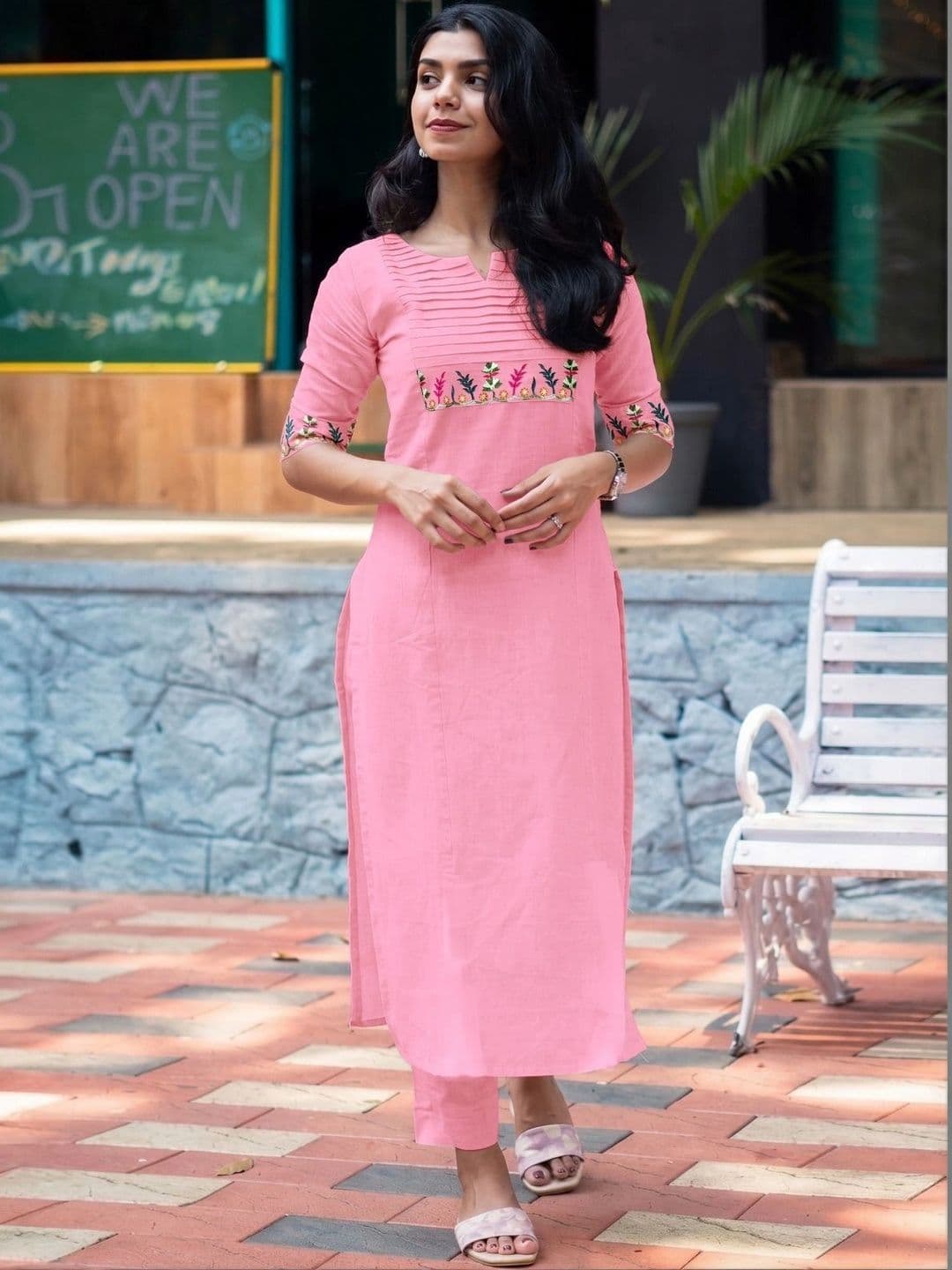 ZestLeaf Women Ethnic Motifs Embroidered Thread Work Kurta - view 1