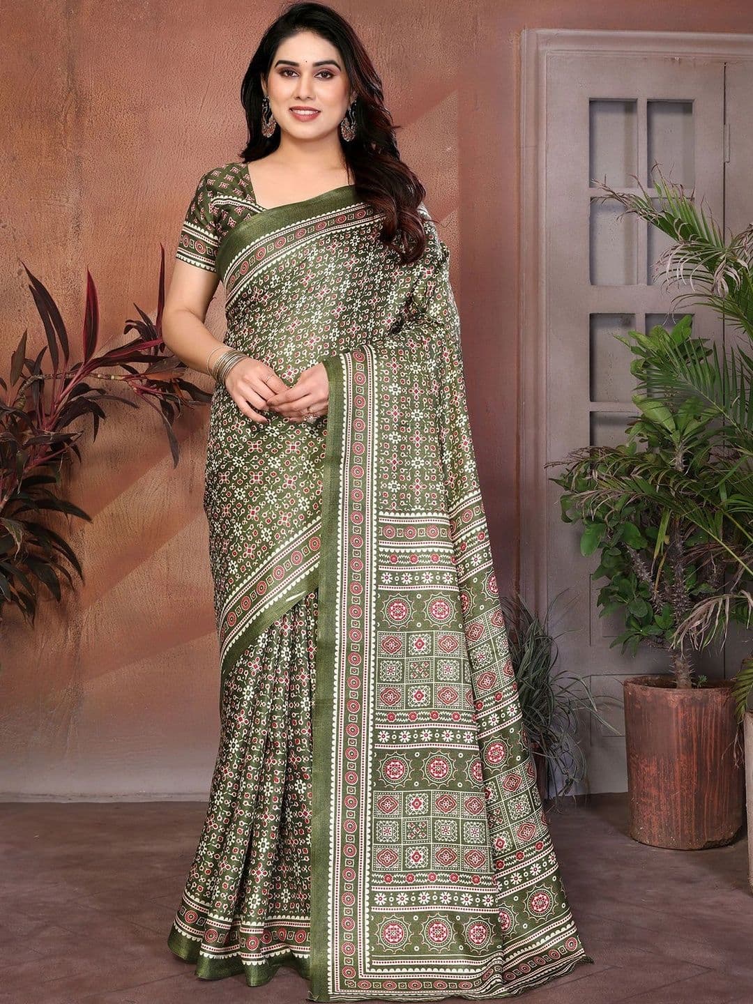 JANOI Art Silk Saree thumbnail 5