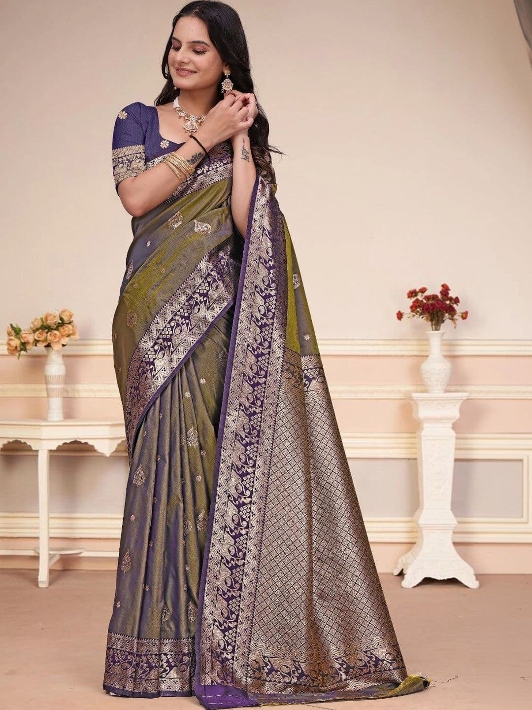 RANGREET Woven Design Zari Saree thumbnail 4