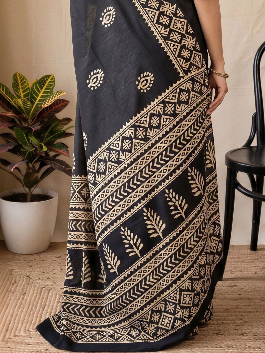 Anouk Batik Designer Block Print Saree thumbnail 2