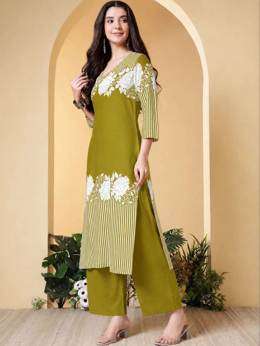 AMOUS Printed V-Neck Kurti thumbnail 7