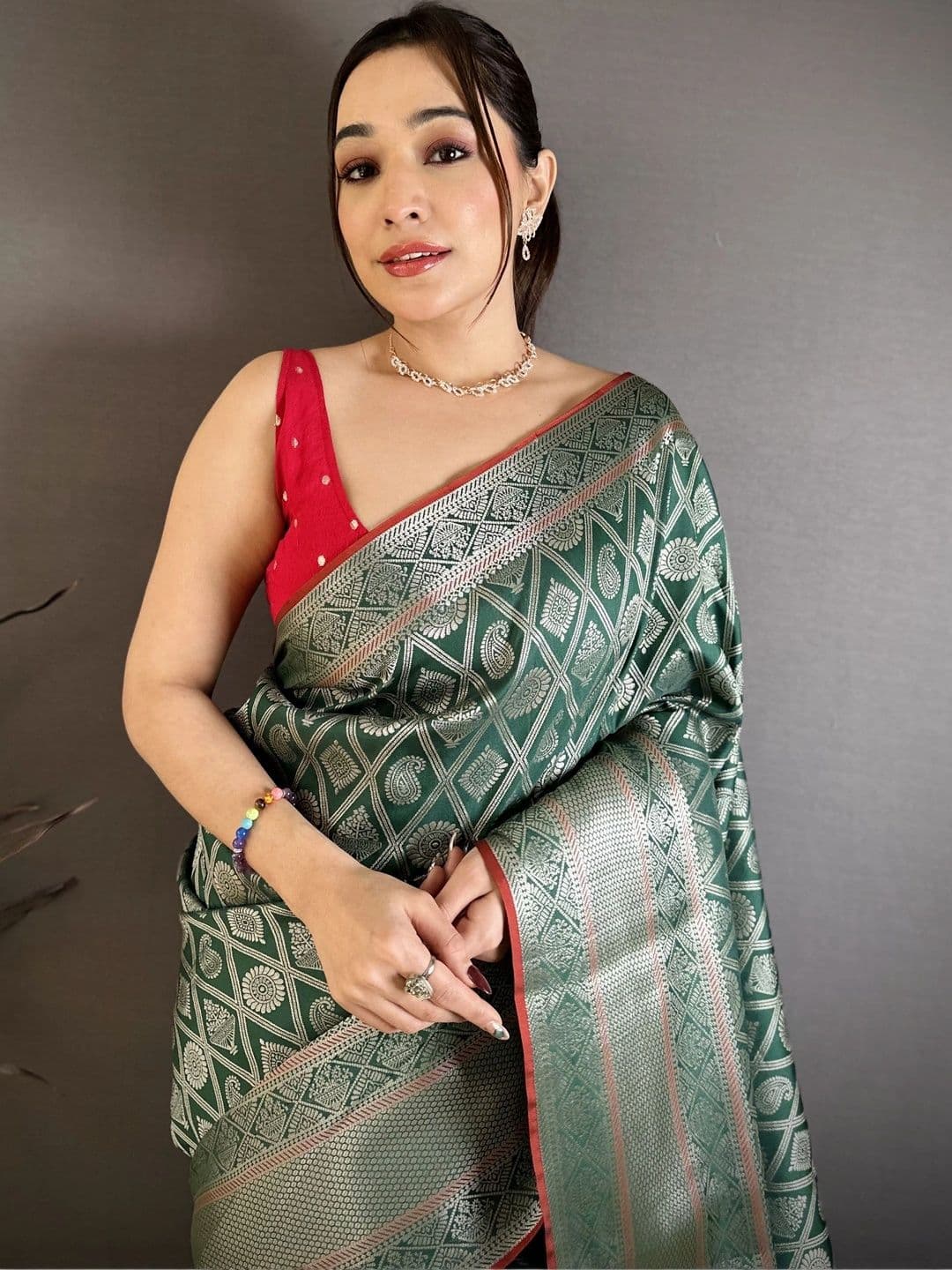 Moda Rapido Woven Design Zari Silk Blend Designer Banarasi Saree thumbnail 3