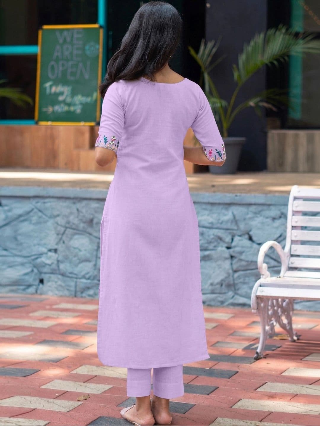 ZestLeaf Women Floral Embroidered Thread Work Floral Kurta thumbnail 4