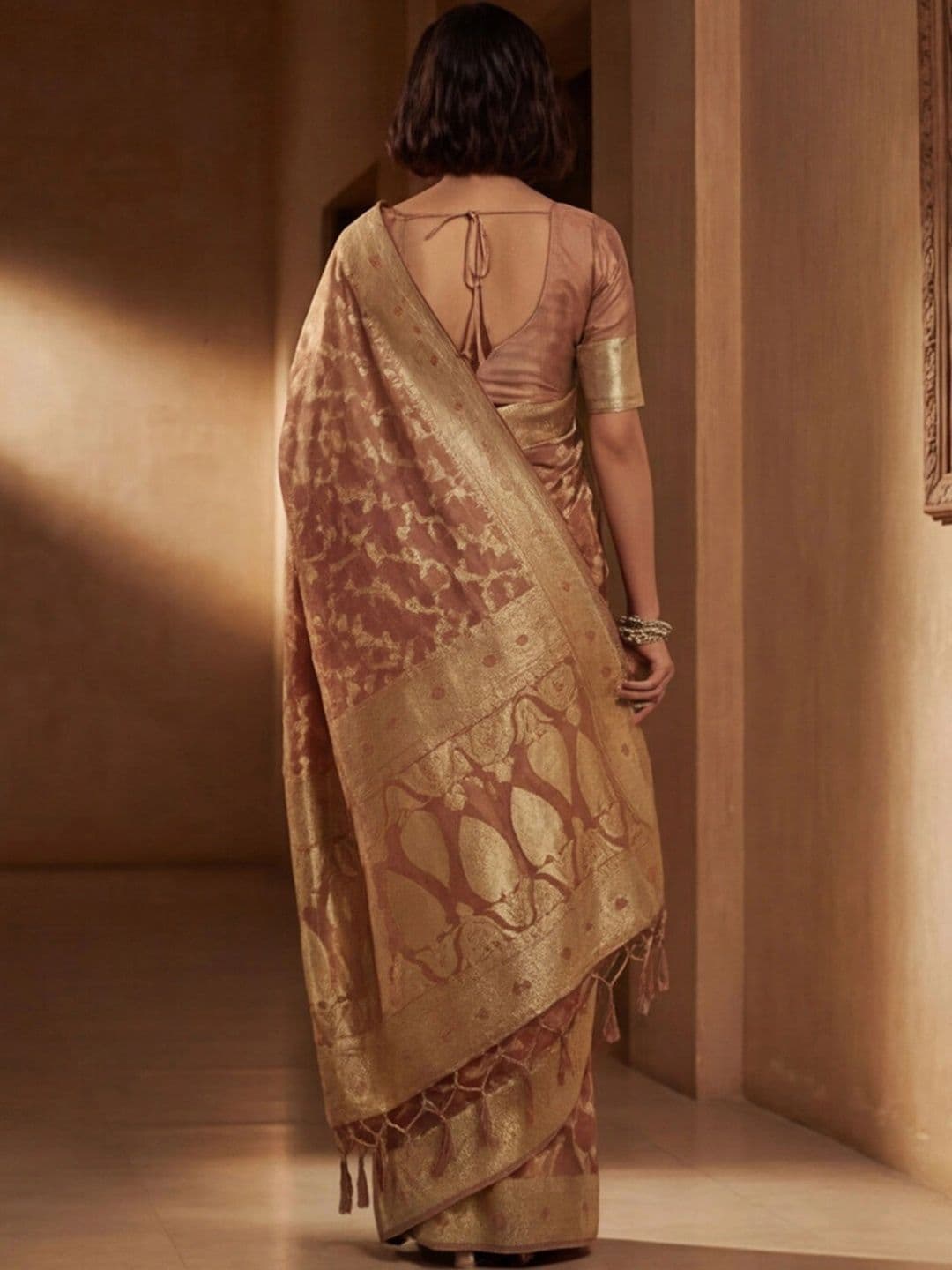 Anouk Rustic Woven Design Zari Silk Blend Designer Banarasi Saree thumbnail 5