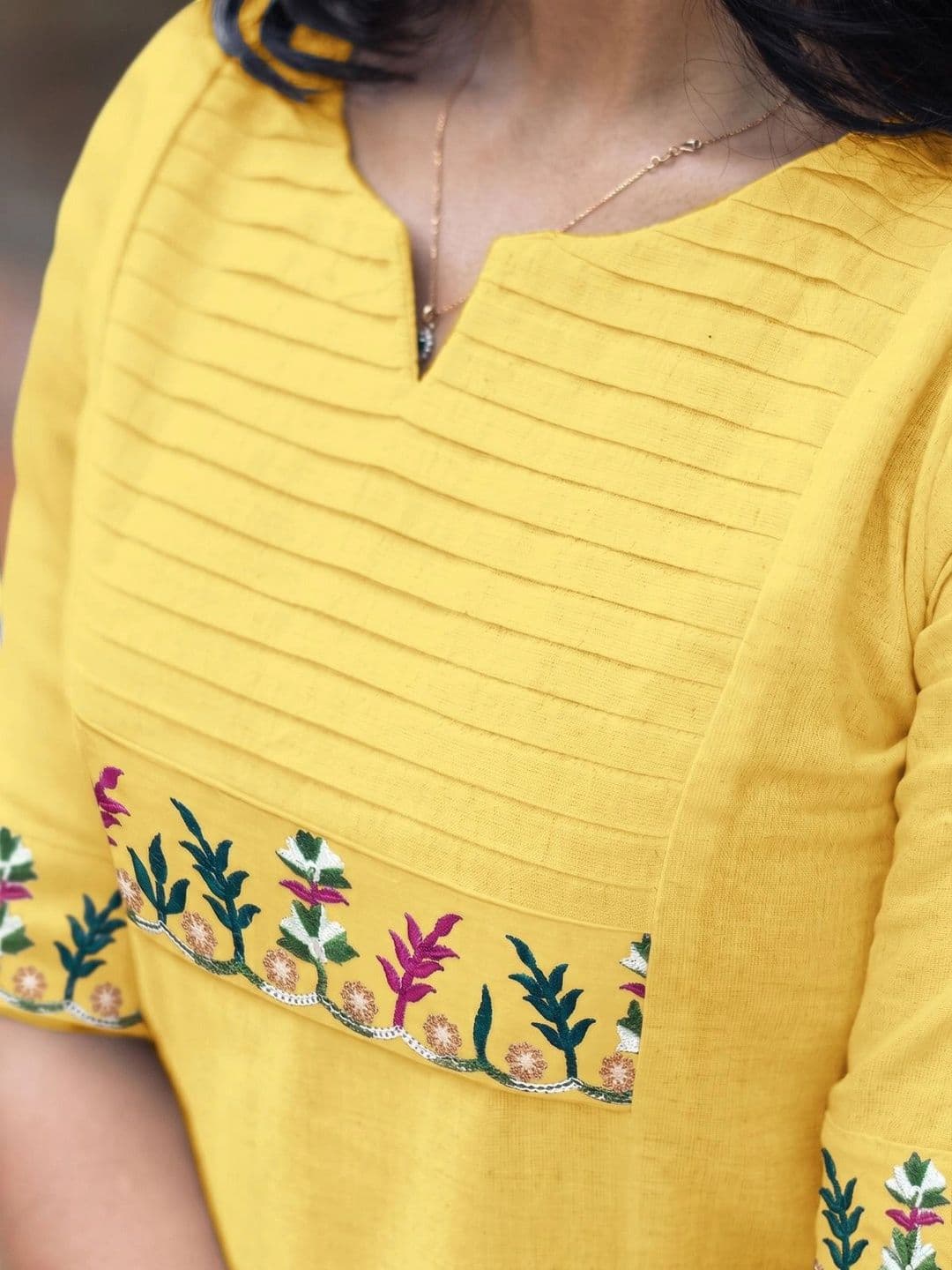 ZestLeaf Women Ethnic Motifs Embroidered Thread Work Kurta thumbnail 3