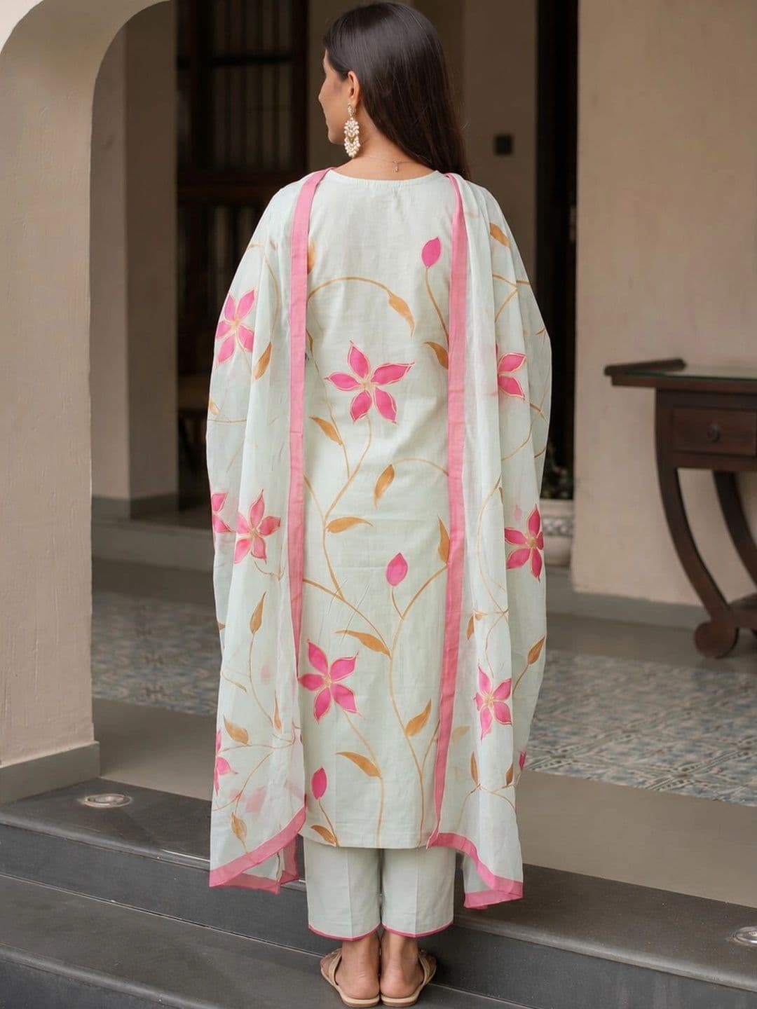 Aaghnya Women Floral Printed Regular Kurta with Trousers & With Dupatta thumbnail 3