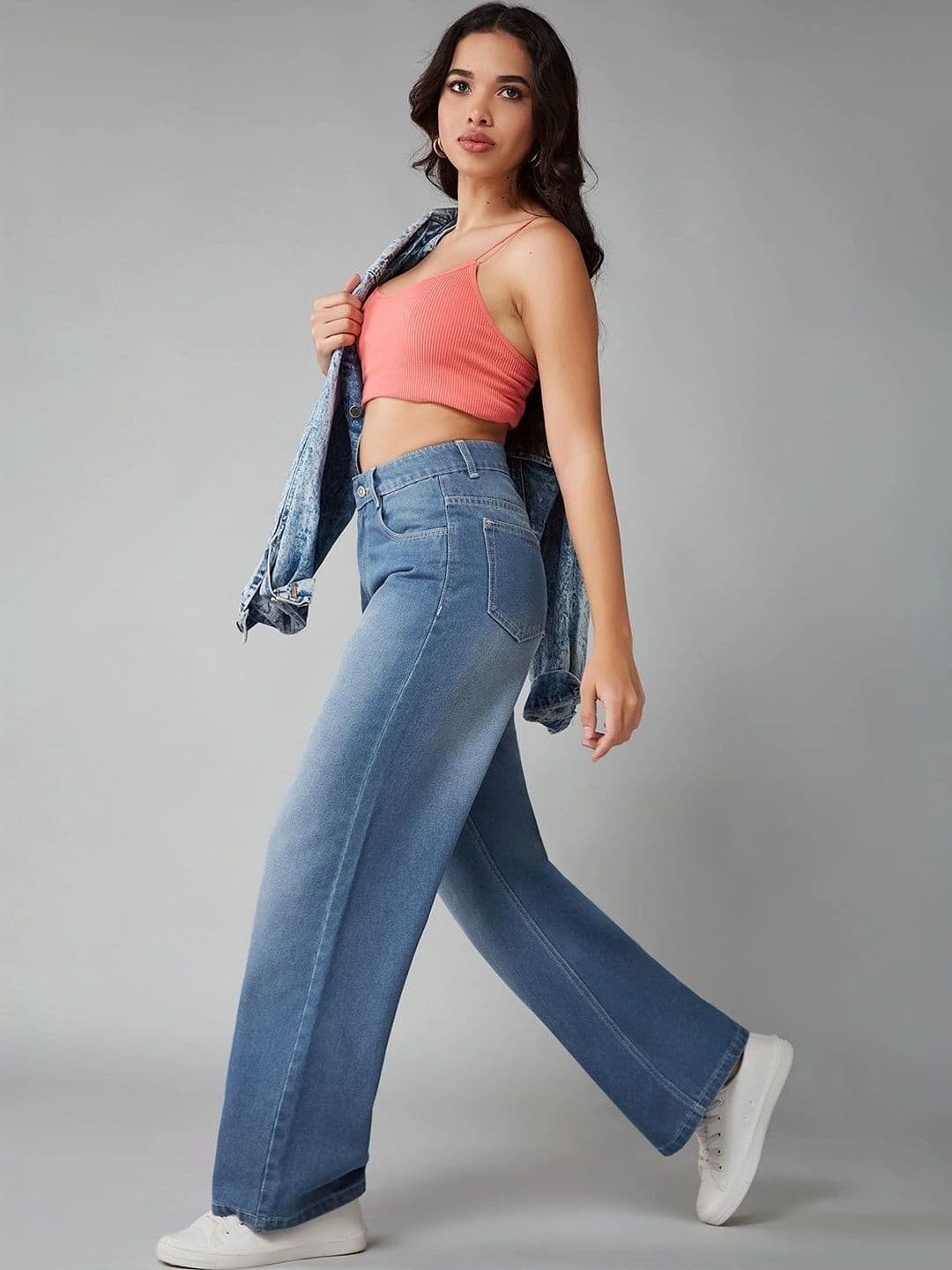 DOLCE CRUDO Women Wide Leg High-Rise Light Fade Jeans thumbnail 5