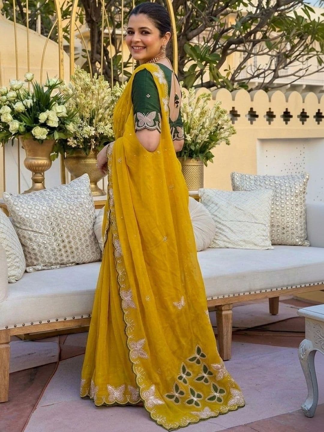 Sangria Women Ethnic Motifs Embroidered Pure Georgette Saree thumbnail 2