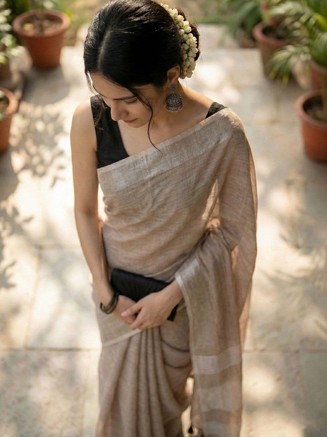 Mitera Striped Linen Blend Saree thumbnail 6
