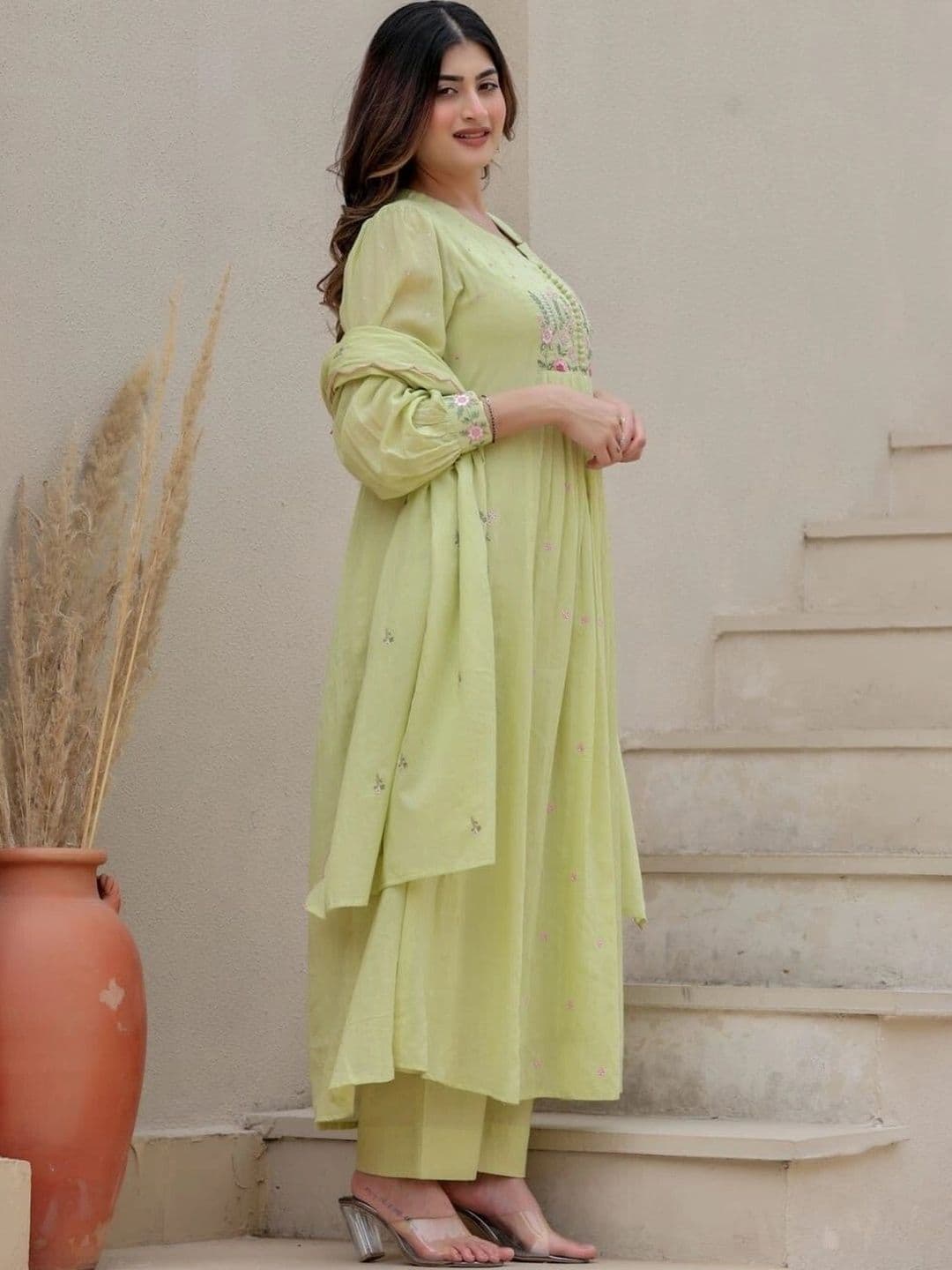 MARIONETTEFASHION Women Floral Embroidered Empire Cotton Kurta with Trousers & Dupatta thumbnail 3
