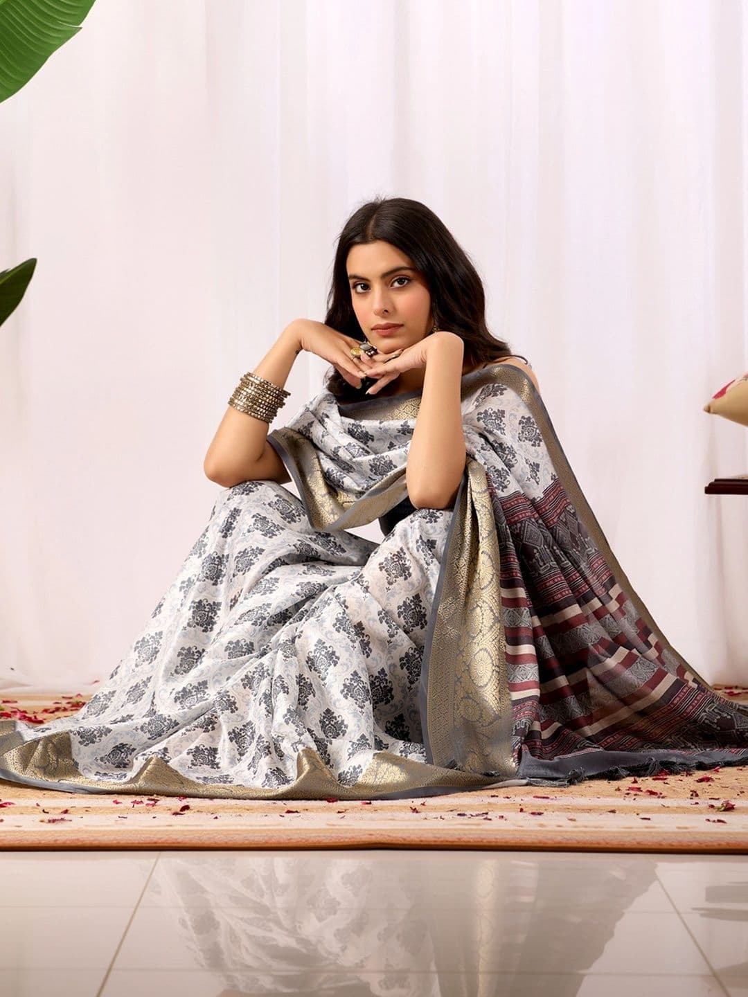 Moda Rapido Ethnic Motifs Zari Silk Blend Designer Saree thumbnail 3
