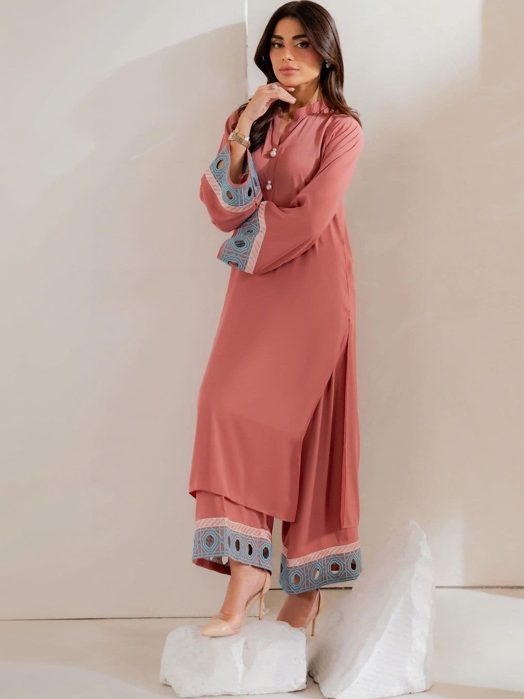 Sangria Women Ethnic Motifs Regular Silk Crepe Kurta with Palazzos thumbnail 5