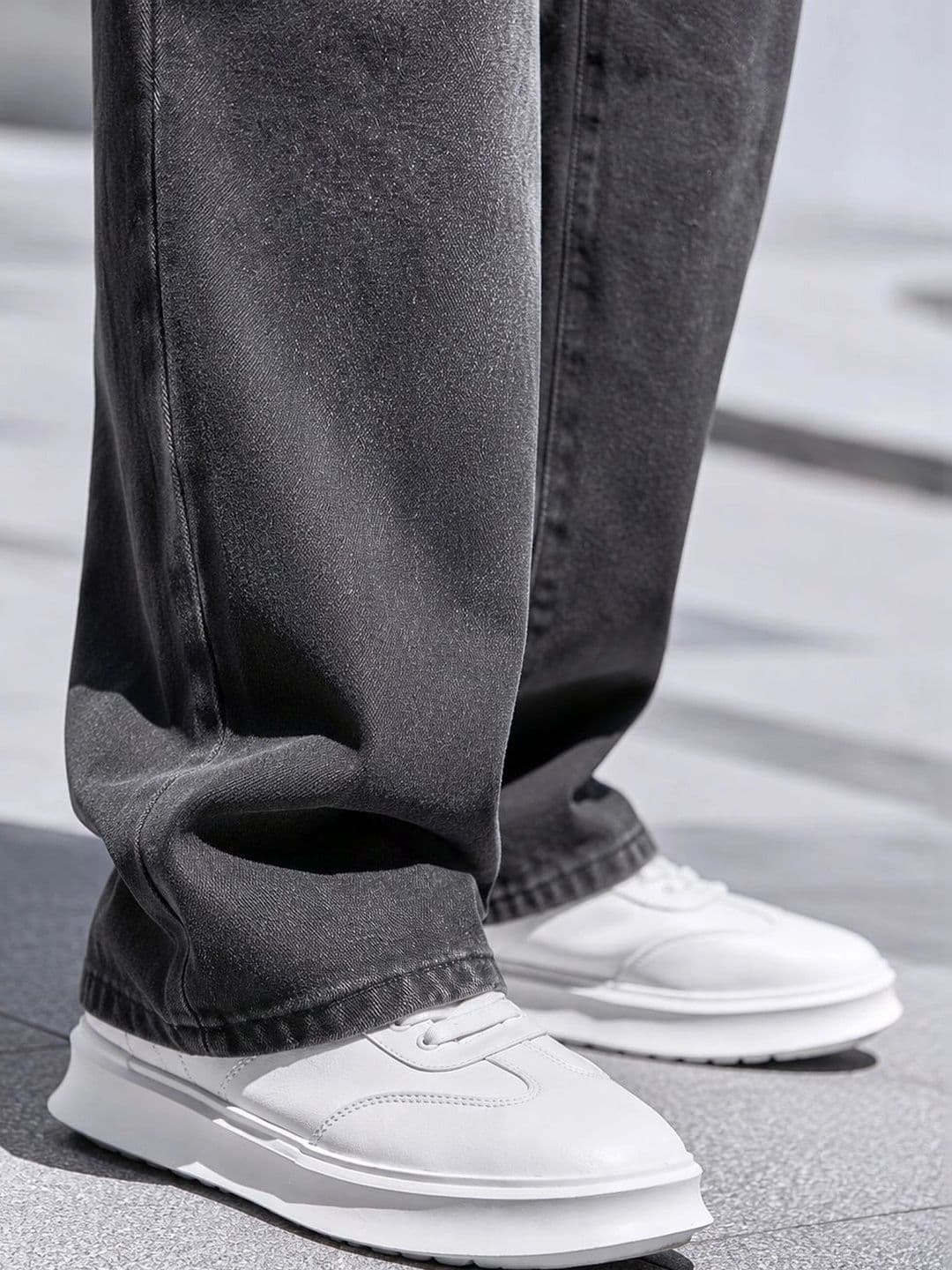 BREXX Men Wide Leg Mid-Rise Light Fade Stretchable Jeans thumbnail 2