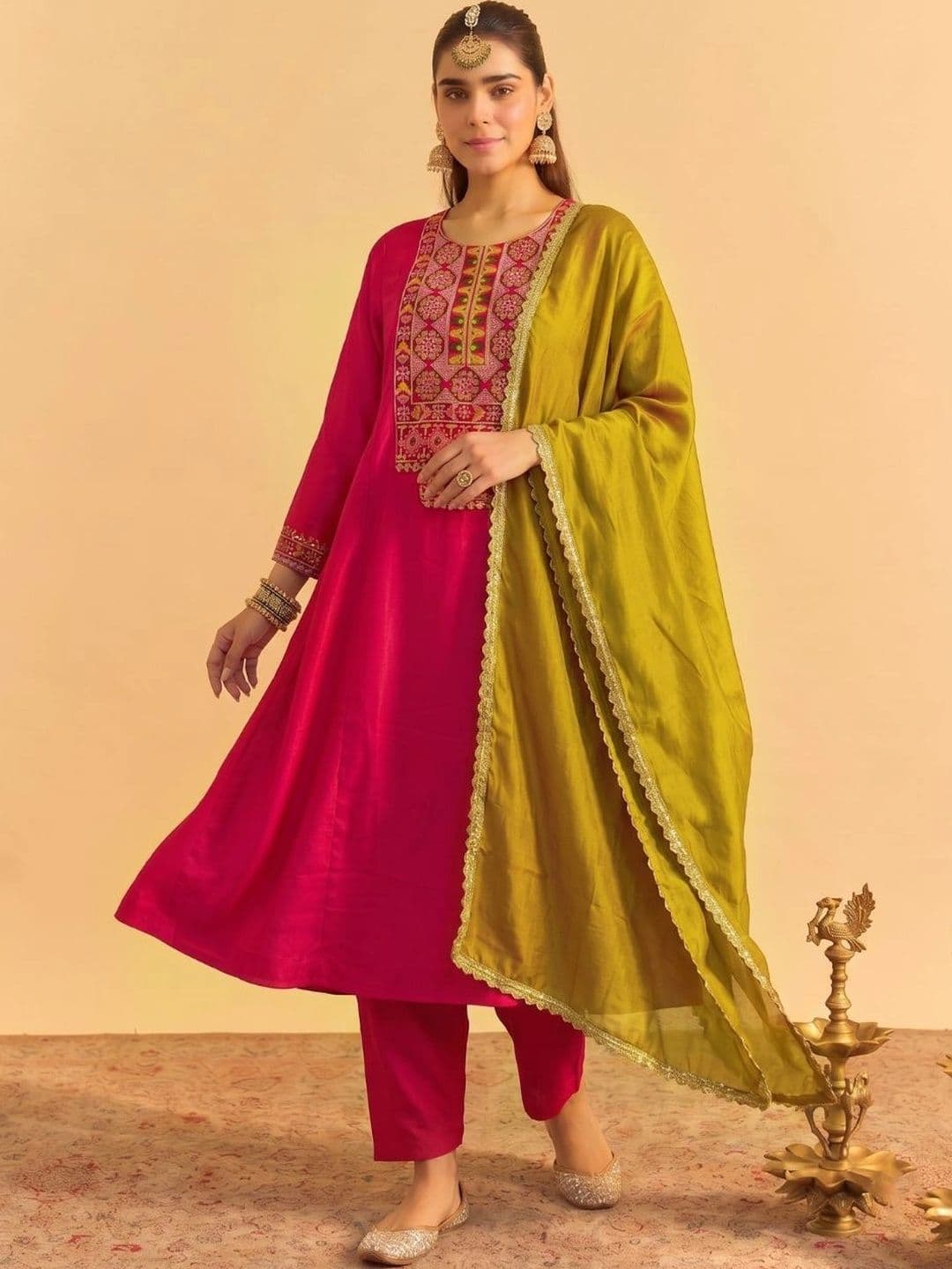 HERE&NOW Women Embroidered Regular Thread Work Pure Silk Kurta with Trousers & Dupatta thumbnail 4