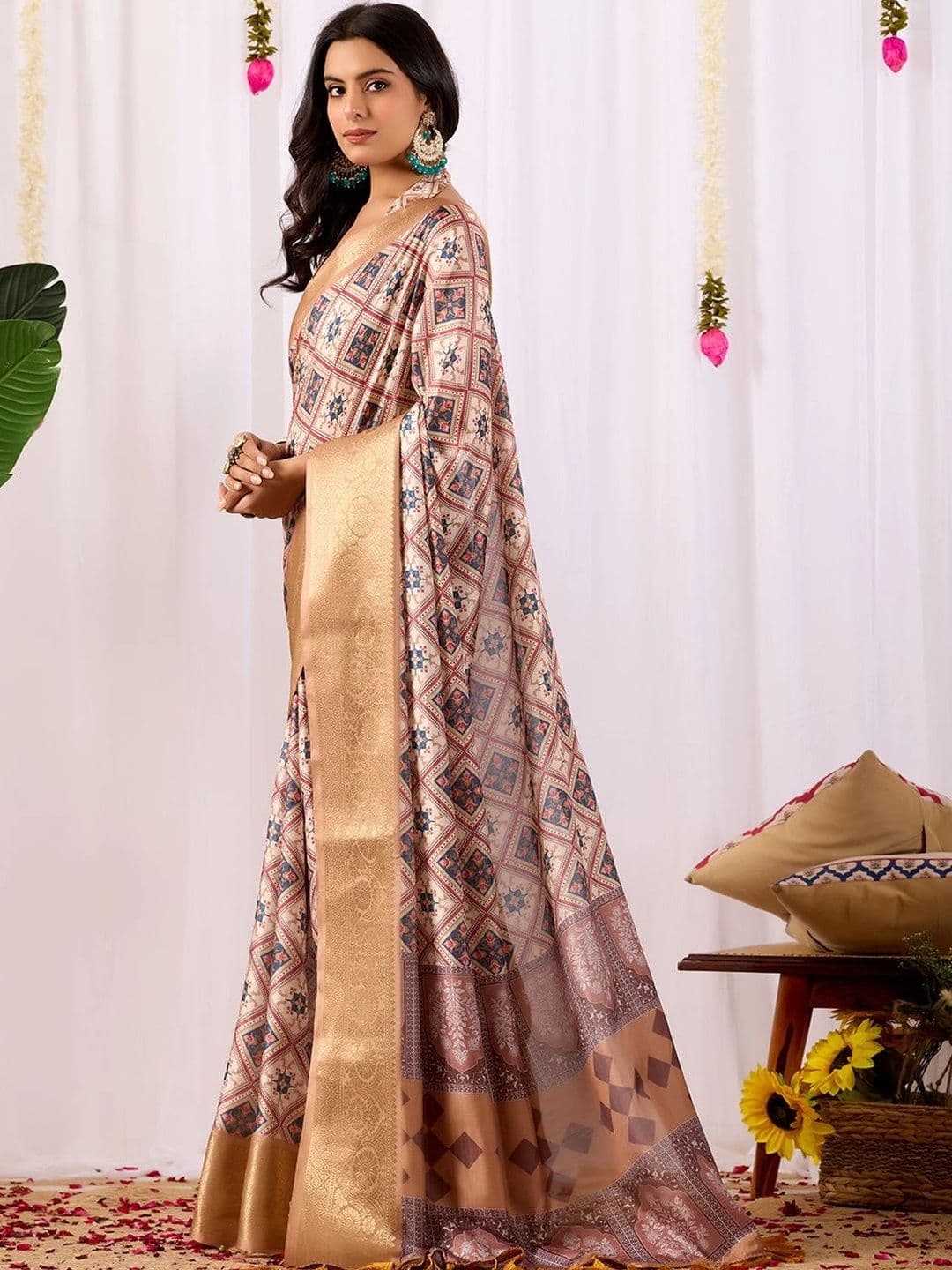 Moda Rapido Woven Design Zari Silk Blend Designer Saree thumbnail 4