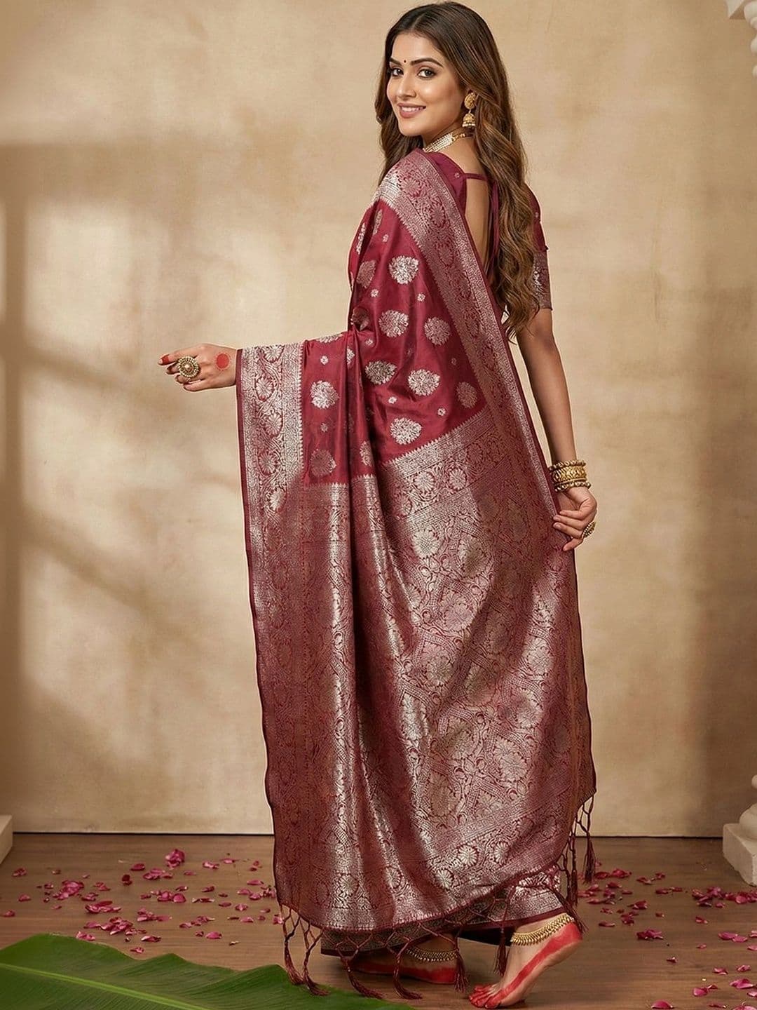 Mitera Woven Design Zari Silk Blend Banarasi Saree thumbnail 2