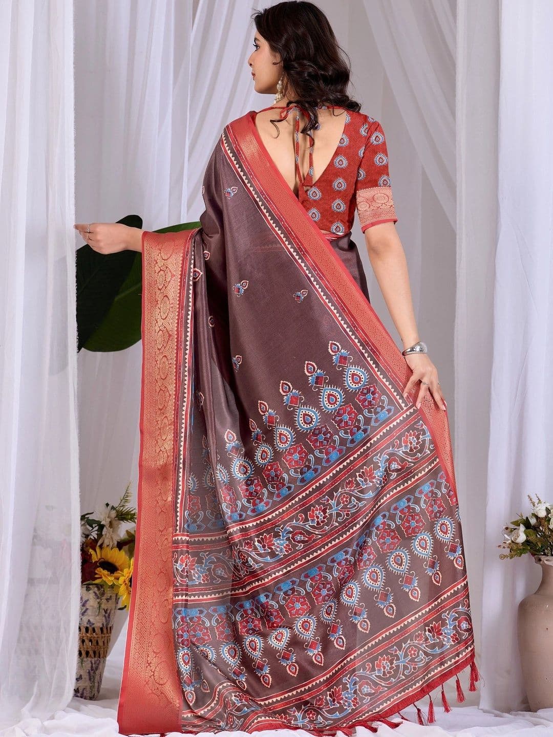 Moda Rapido Ethnic Motifs Zari Silk Blend Designer Saree thumbnail 4
