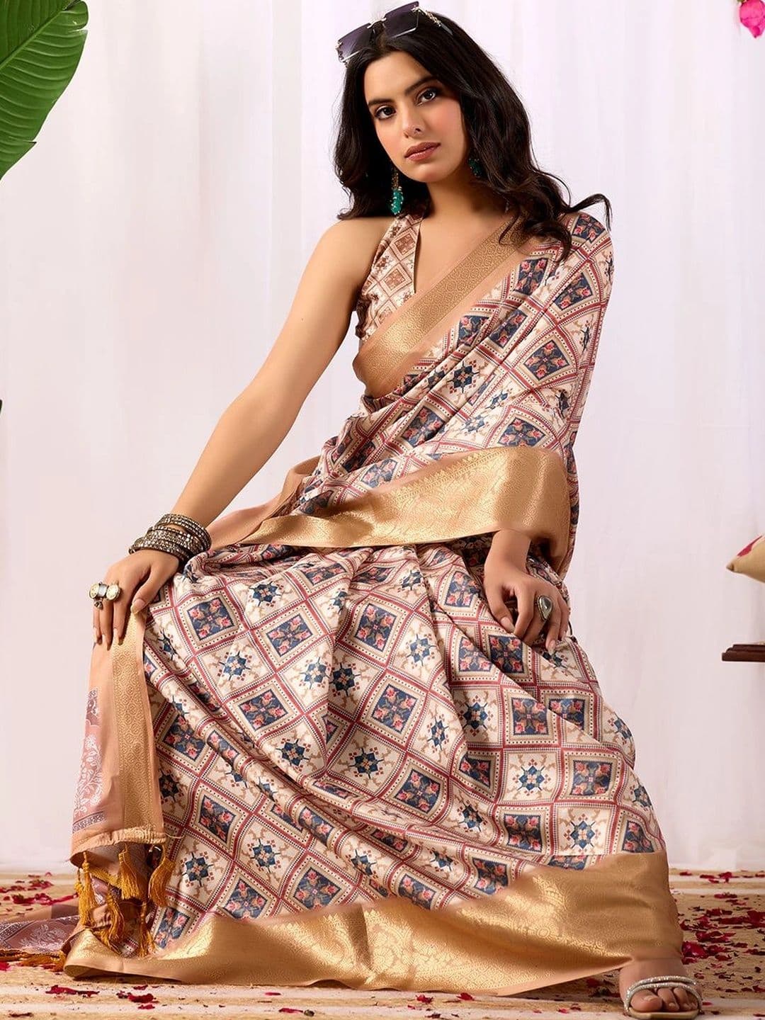 Moda Rapido Woven Design Zari Silk Blend Designer Saree thumbnail 3