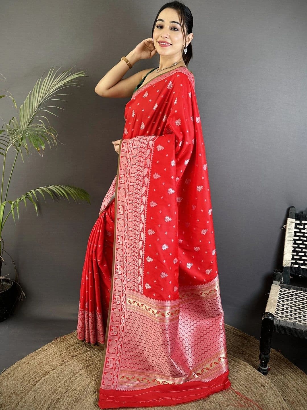 Moda Rapido Woven Design Zari Silk Blend Designer Banarasi Saree thumbnail 3
