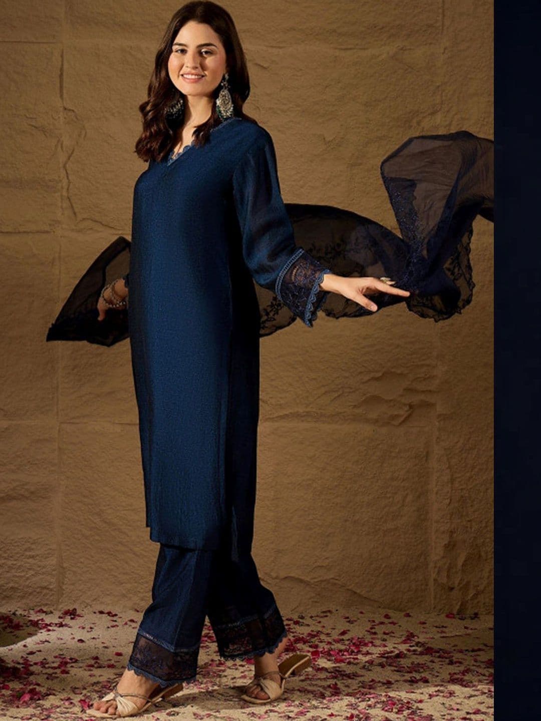 Sangria Women Ethnic Motifs Regular Thread Work Chanderi Silk Kurta with Palazzos & With Dupatta thumbnail 3