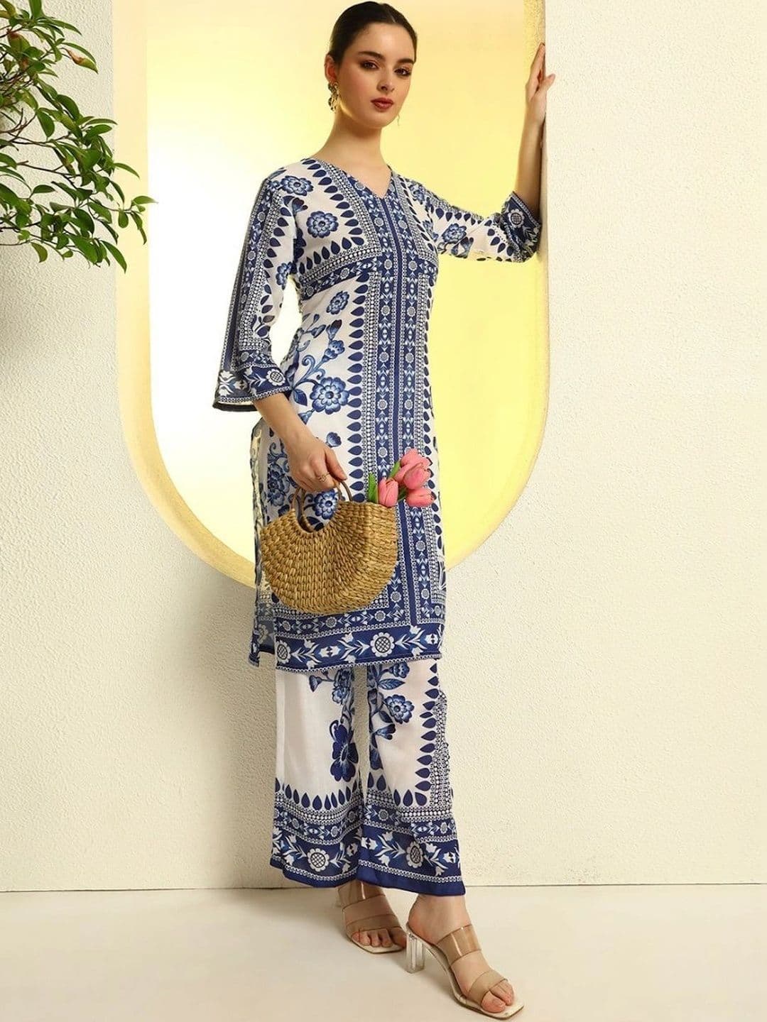 DAARI Women Floral Printed Regular Pure Cotton Kurta with Trousers thumbnail 2