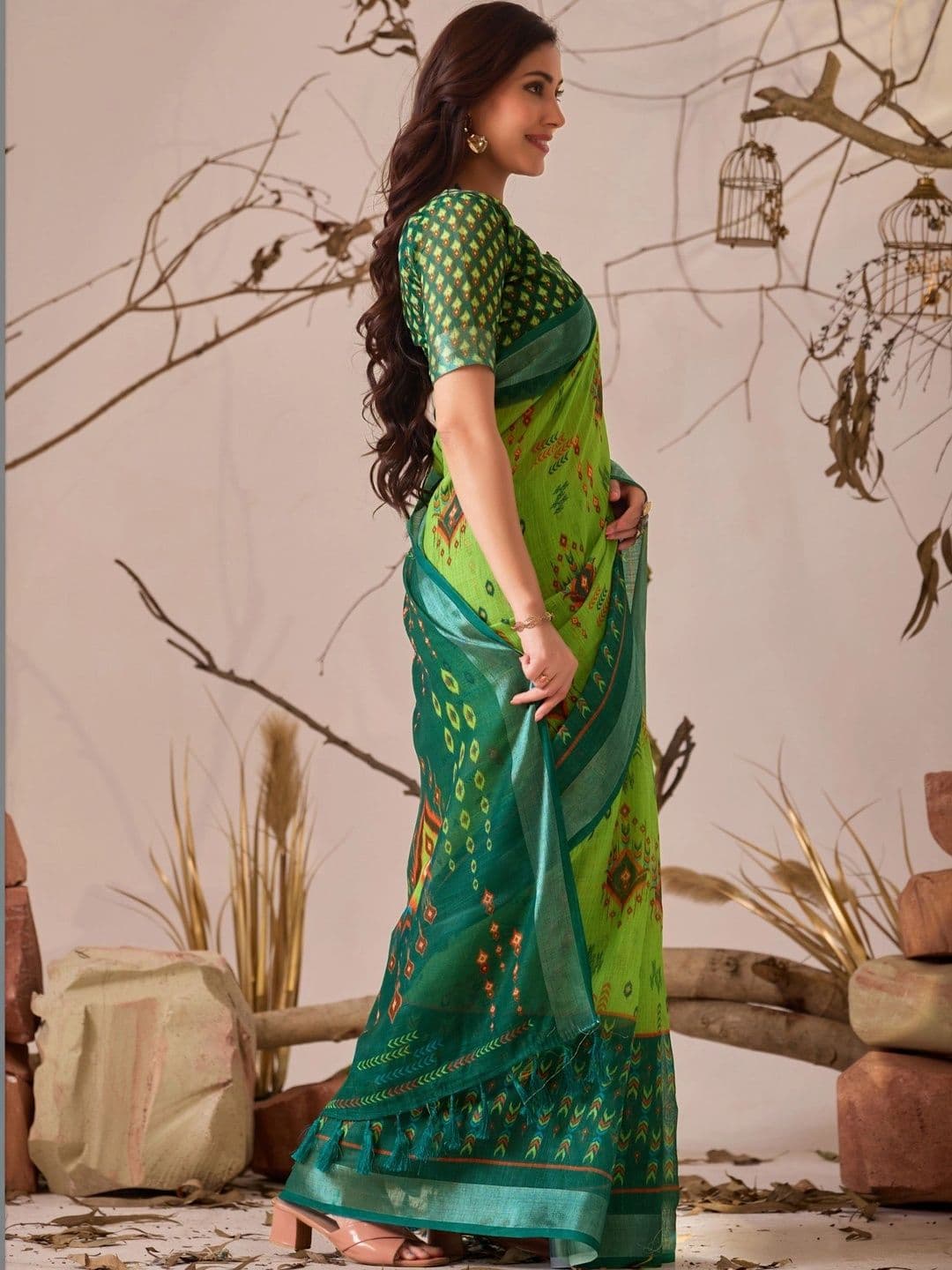 Moda Rapido Ethnic Motifs Linen Blend Designer Patola Saree thumbnail 5