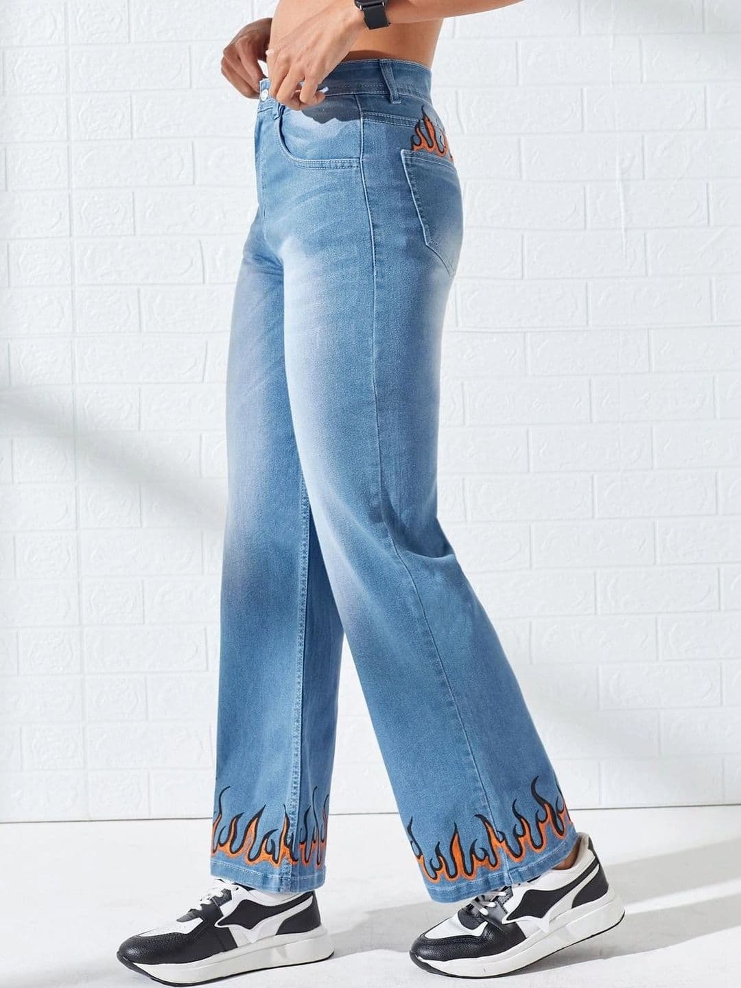 DOLCE CRUDO Women Straight Fit Mid-Rise Light Fade Embroidered Stretchable Jeans thumbnail 2