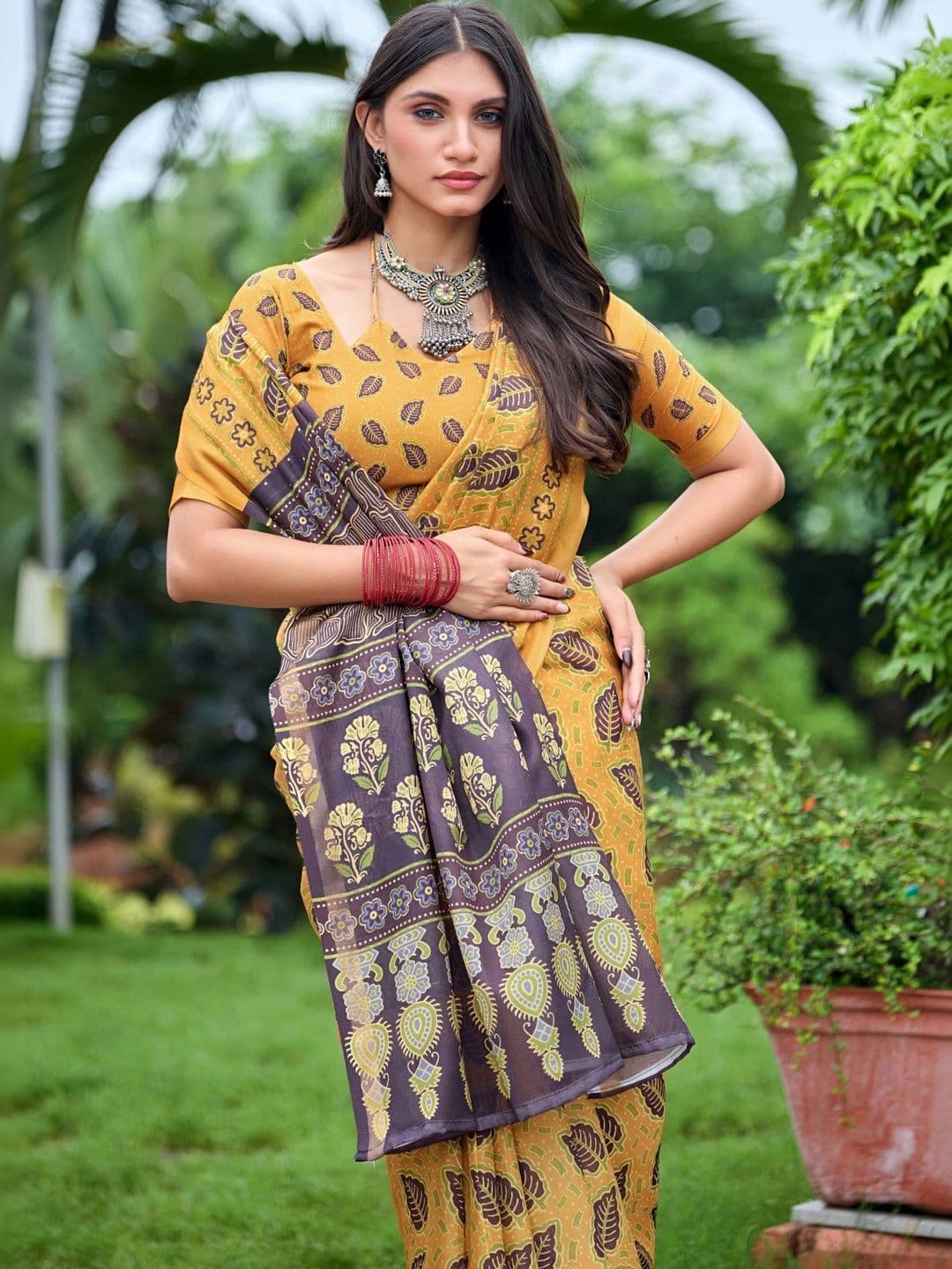 K 5 Fashion women Paisley Embroidered Pure Cotton Fusion Ikat Saree thumbnail 3
