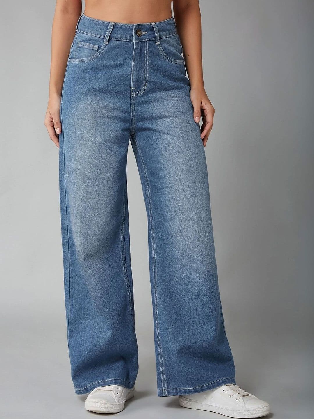 DOLCE CRUDO Women Wide Leg High-Rise Light Fade Jeans thumbnail 3