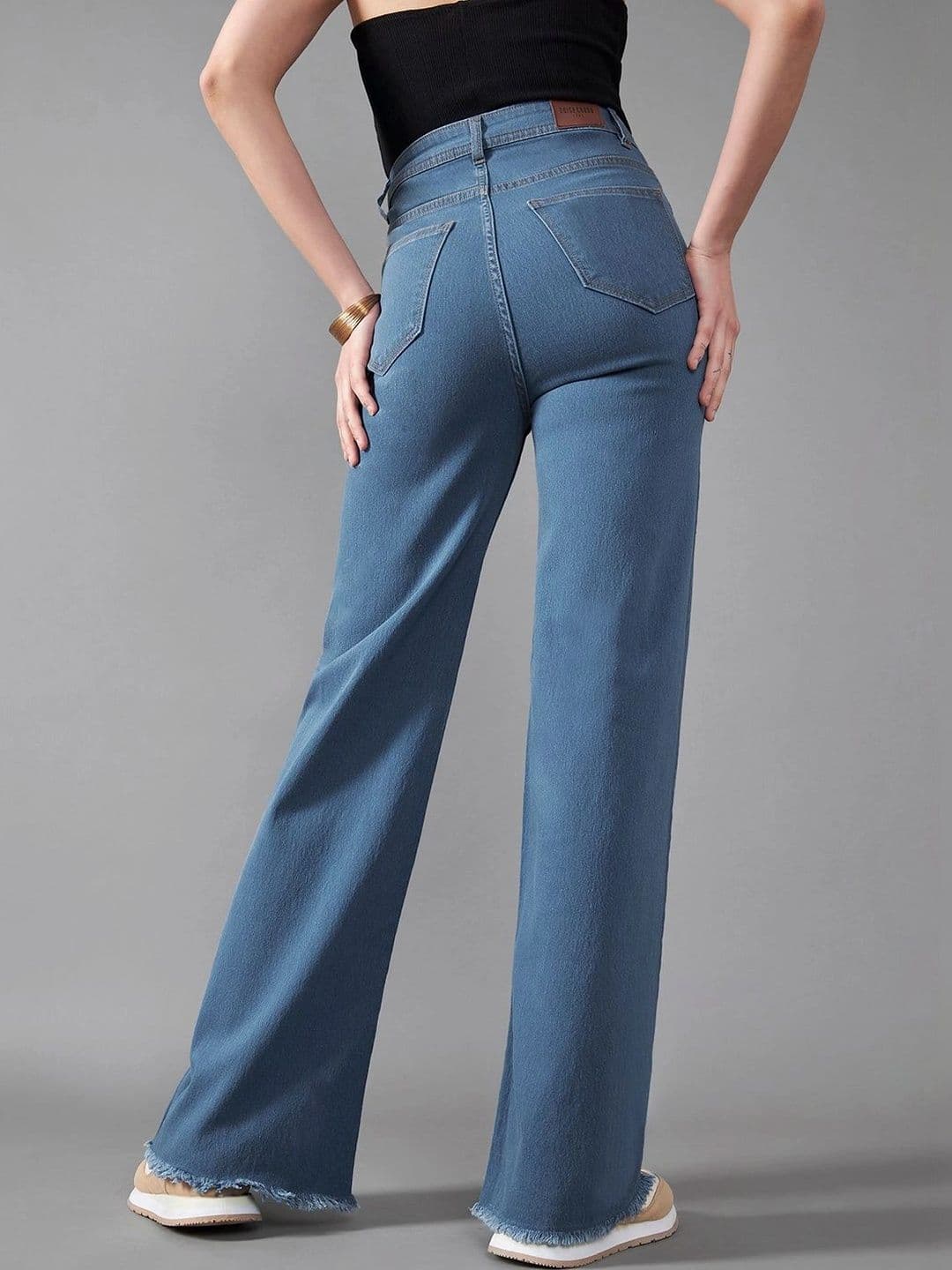 DOLCE CRUDO Women Wide Leg High-Rise Light Fade Cuffed Hem Stretchable Jeans thumbnail 6