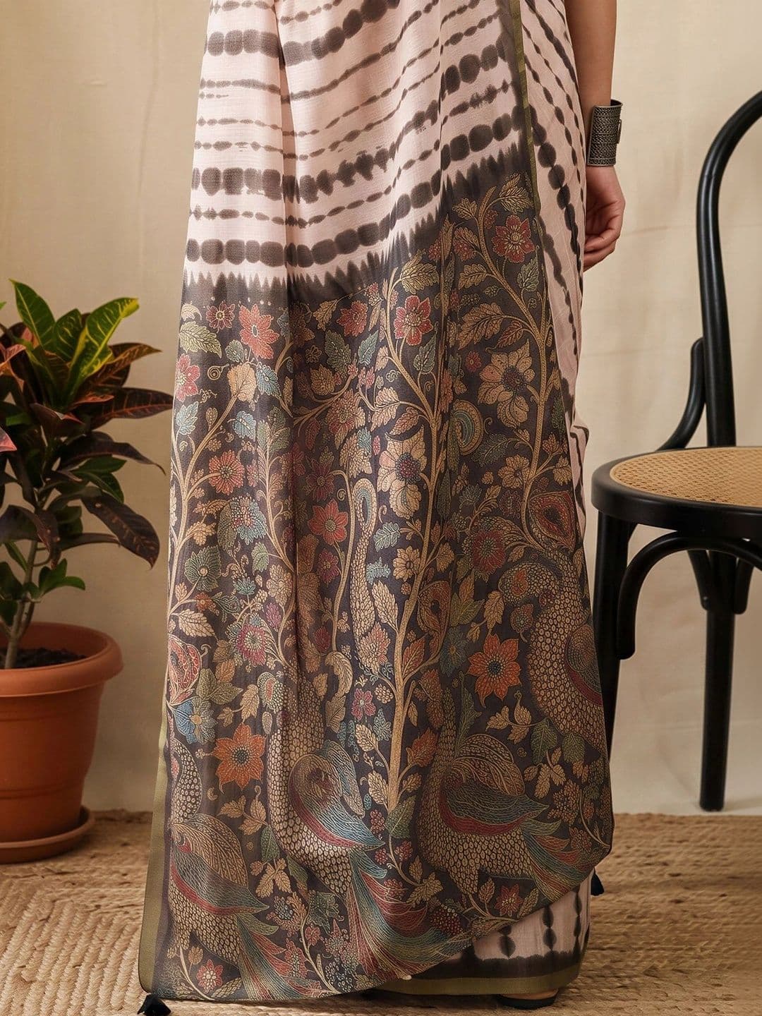 Sangria Tie and Dye Fusion Block Print Saree thumbnail 2