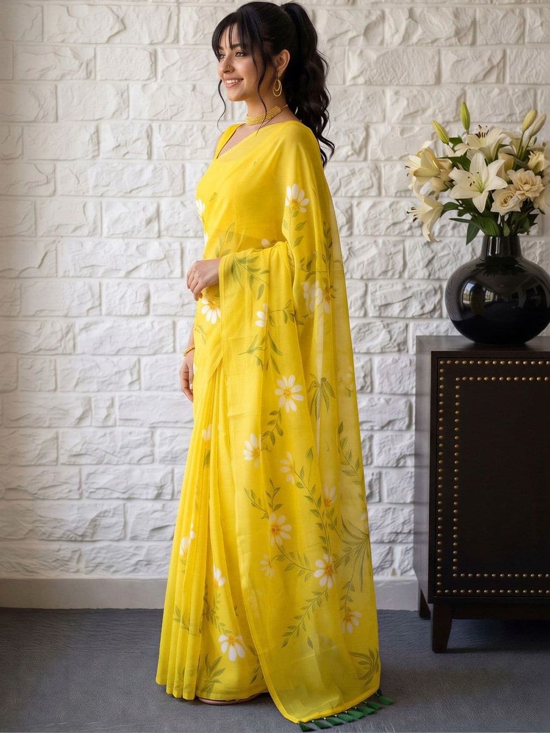Anouk Floral Poly Georgette Designer Saree thumbnail 5
