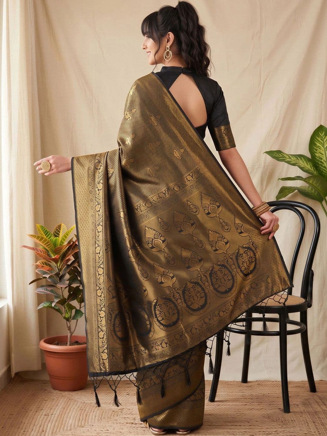 Anouk Woven Design Zari Silk Blend Designer Kanjeevaram Saree thumbnail 6