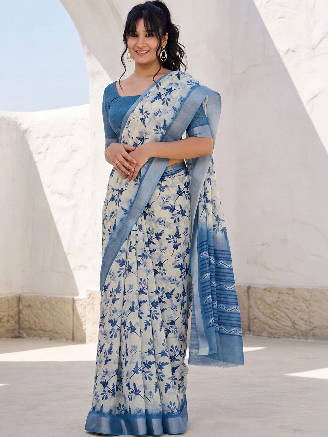 Anouk Floral Zari Designer Saree thumbnail 6