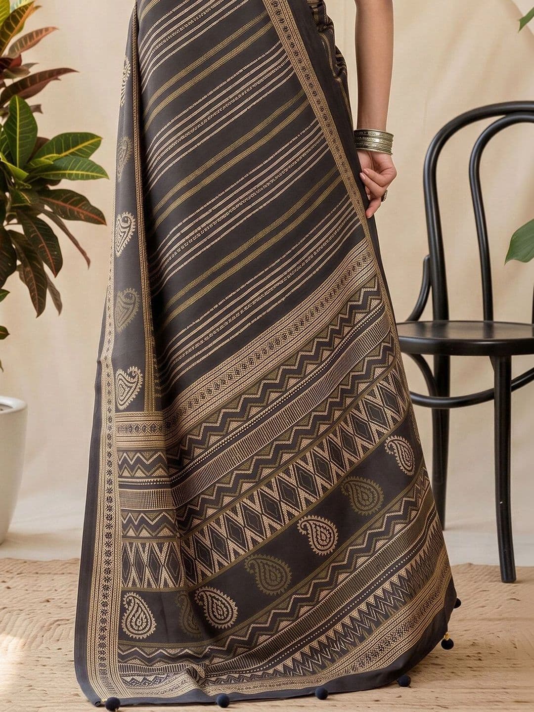 Anouk Striped Silk Blend Designer Block Print Saree thumbnail 5
