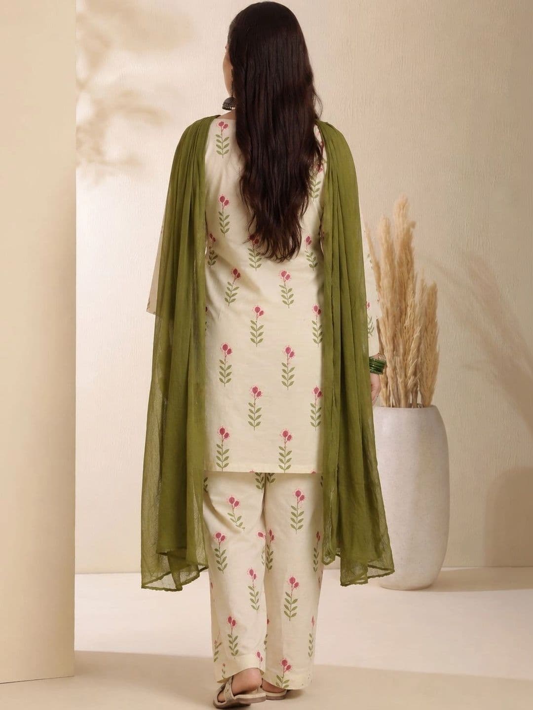 Sangria Women Floral Printed Regular Kurta with Patiala & Dupatta thumbnail 4