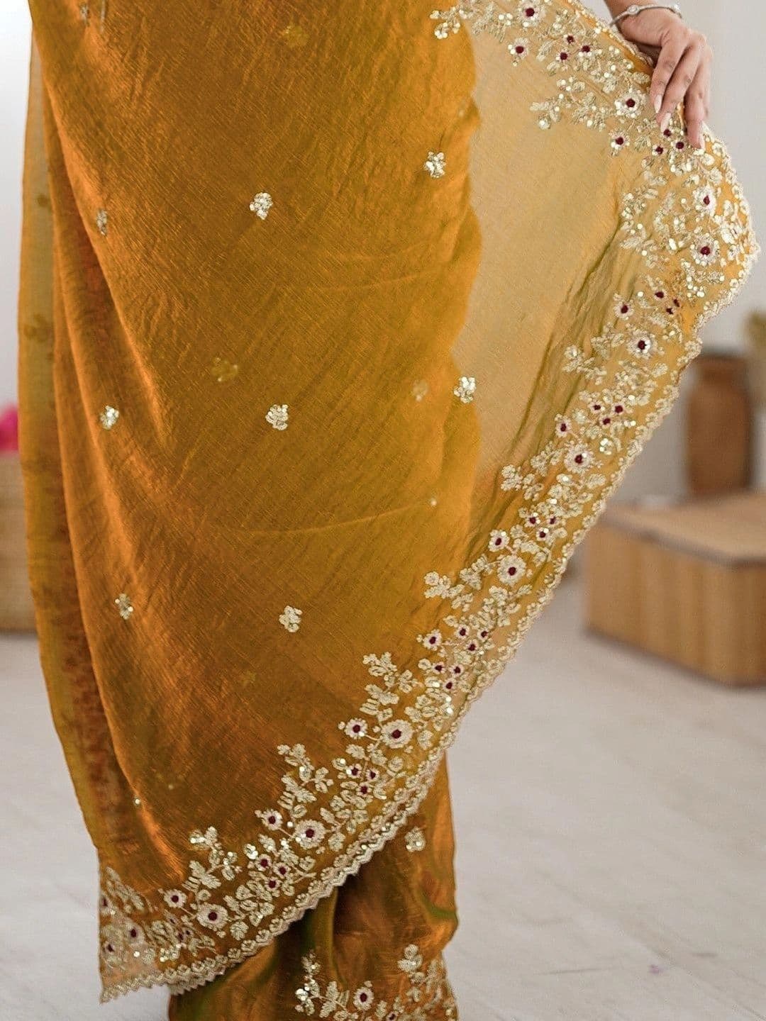 Fashorama Embellished Embroidered Silk Blend Designer Saree thumbnail 4