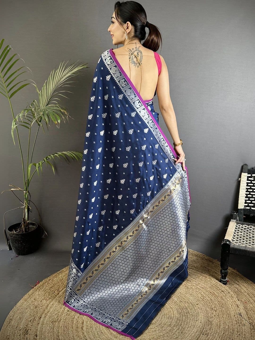 Moda Rapido Woven Design Zari Silk Blend Designer Banarasi Saree thumbnail 3