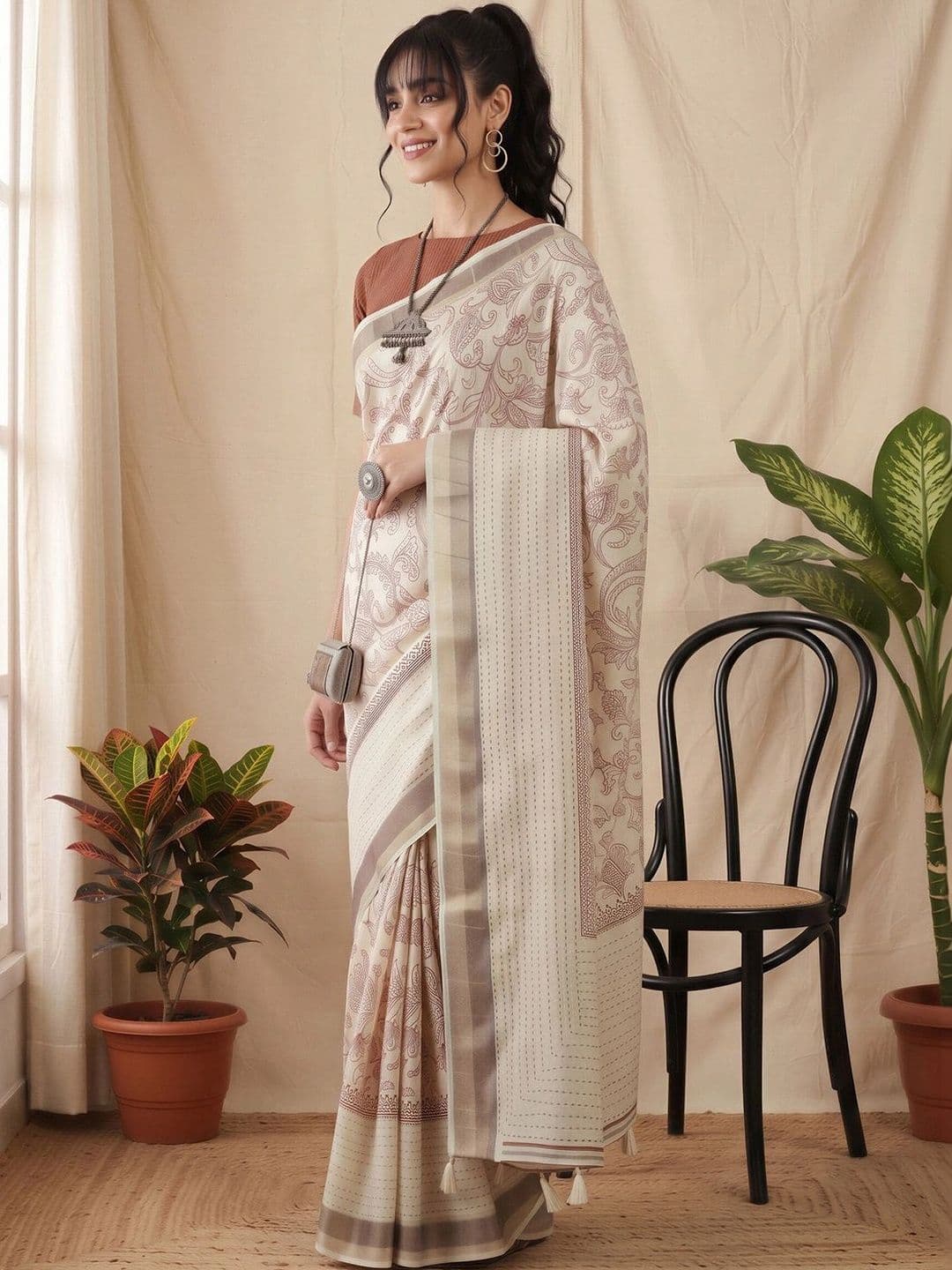Anouk Embellished Silk Cotton Designer Chanderi Saree thumbnail 3
