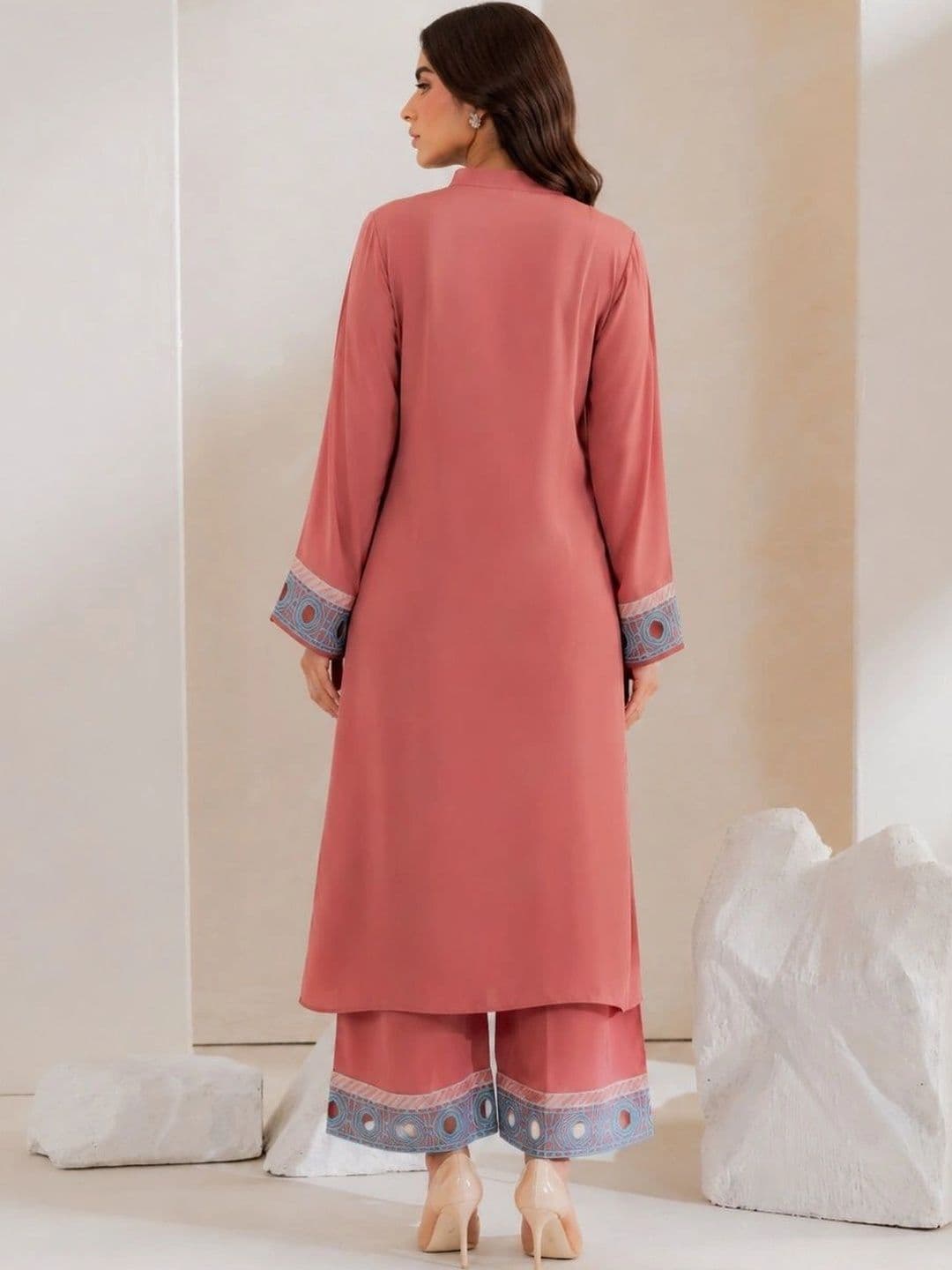 Sangria Women Ethnic Motifs Regular Silk Crepe Kurta with Palazzos thumbnail 3