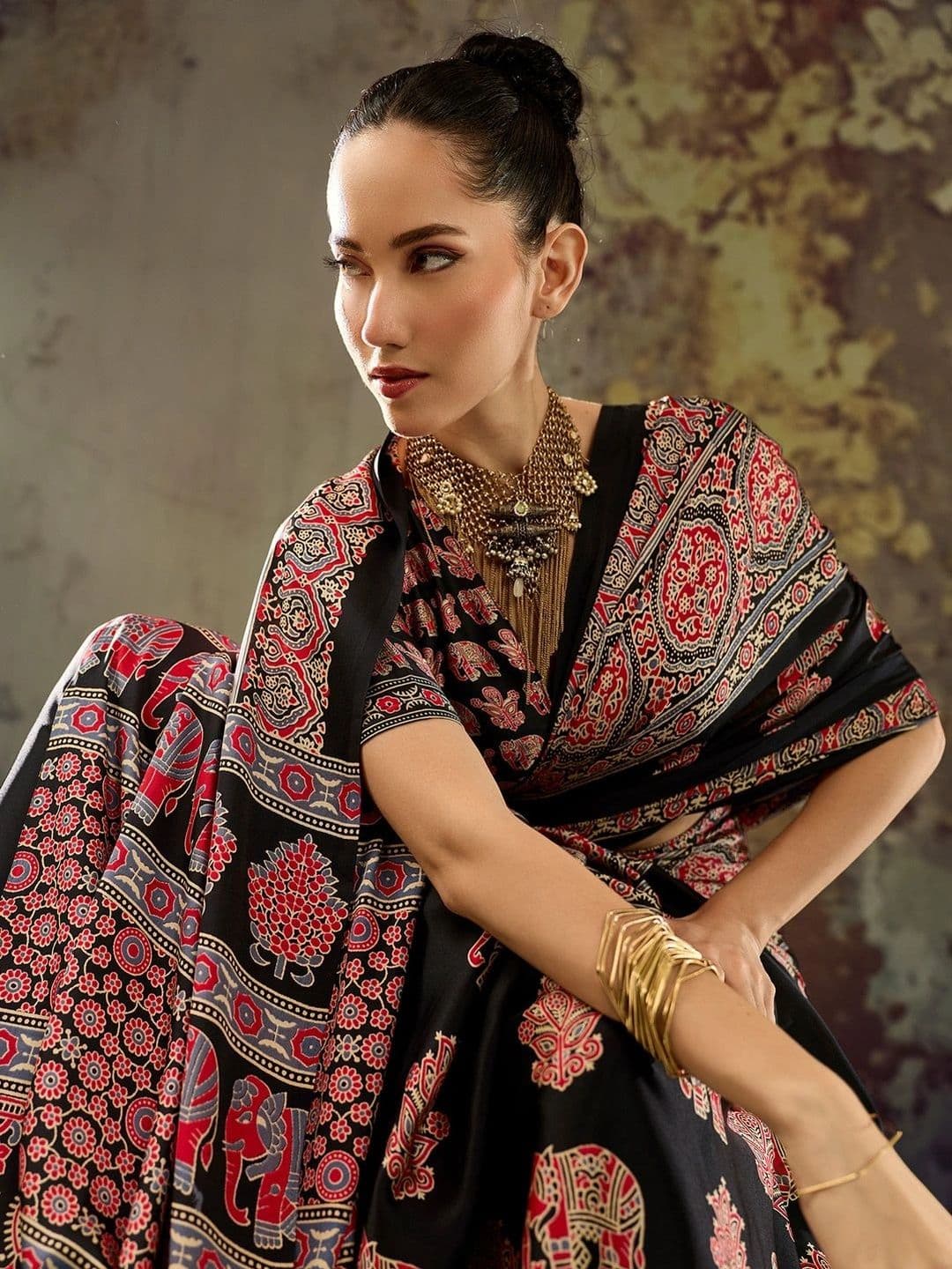 Sangria Kalamkari Satin Designer Block Print Saree thumbnail 4